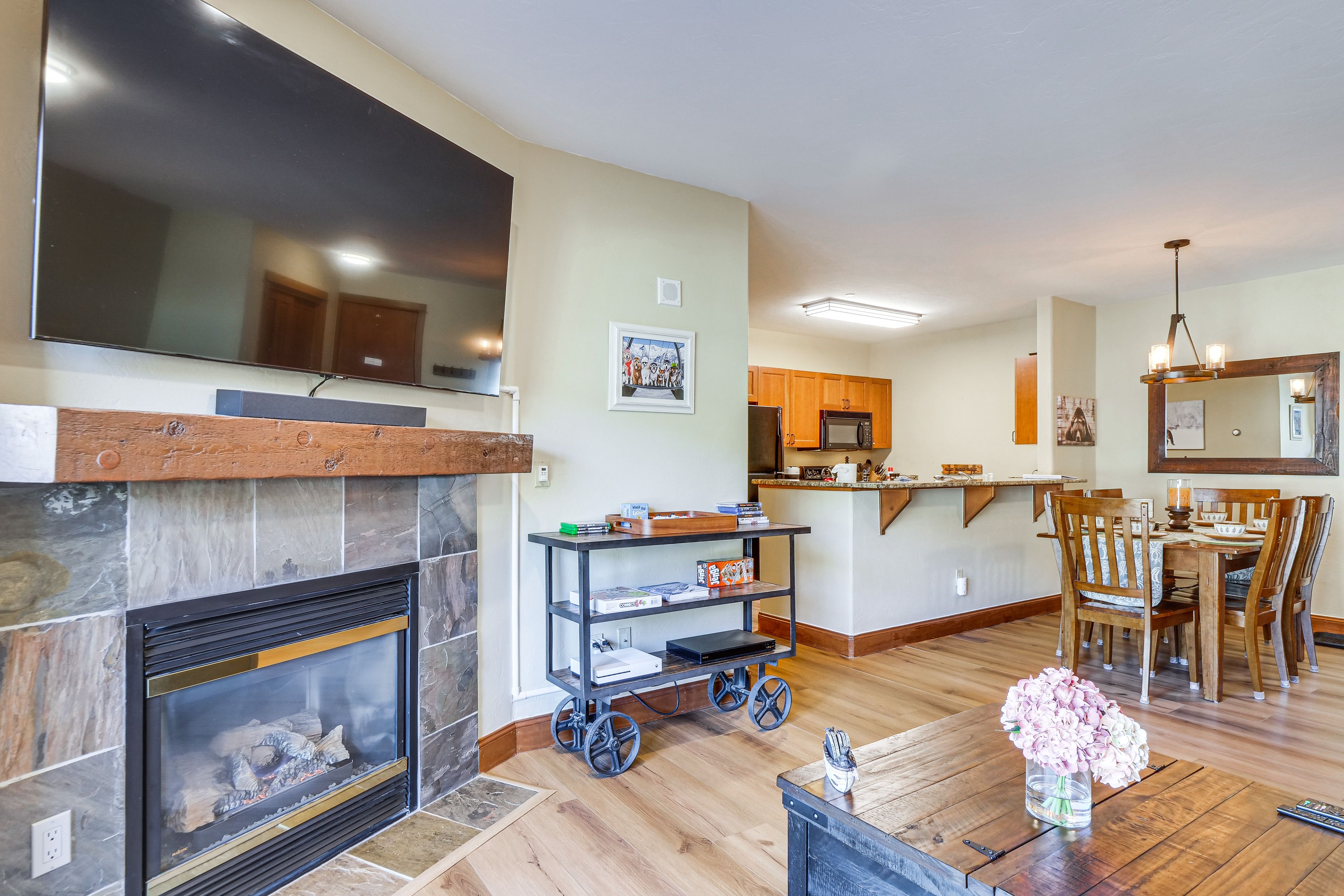 Living Room | Free WiFi | Central Heating | Smart TV | Full Sleeper Sofa