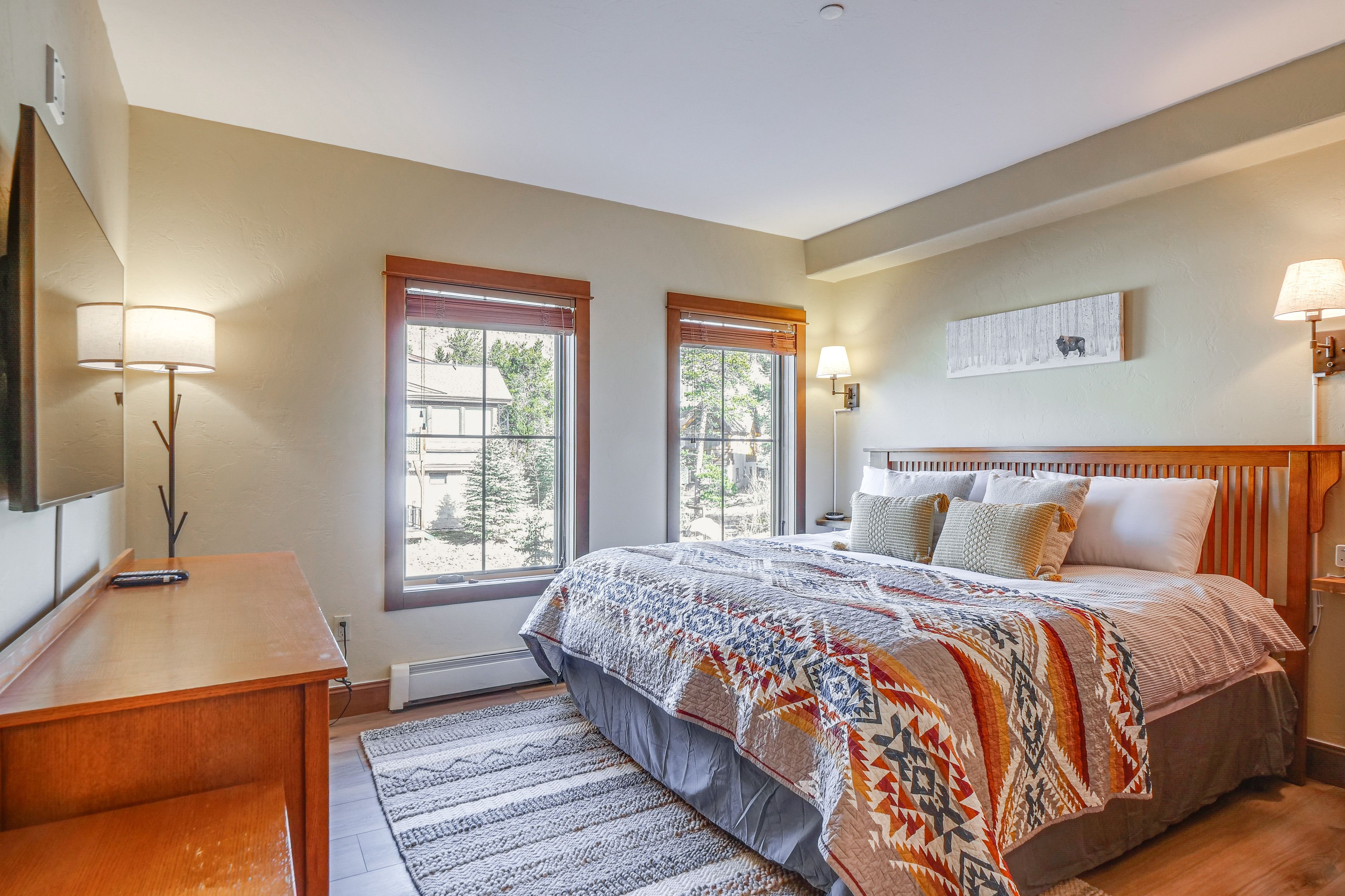 Bedroom 1 | King Bed | Linens Provided