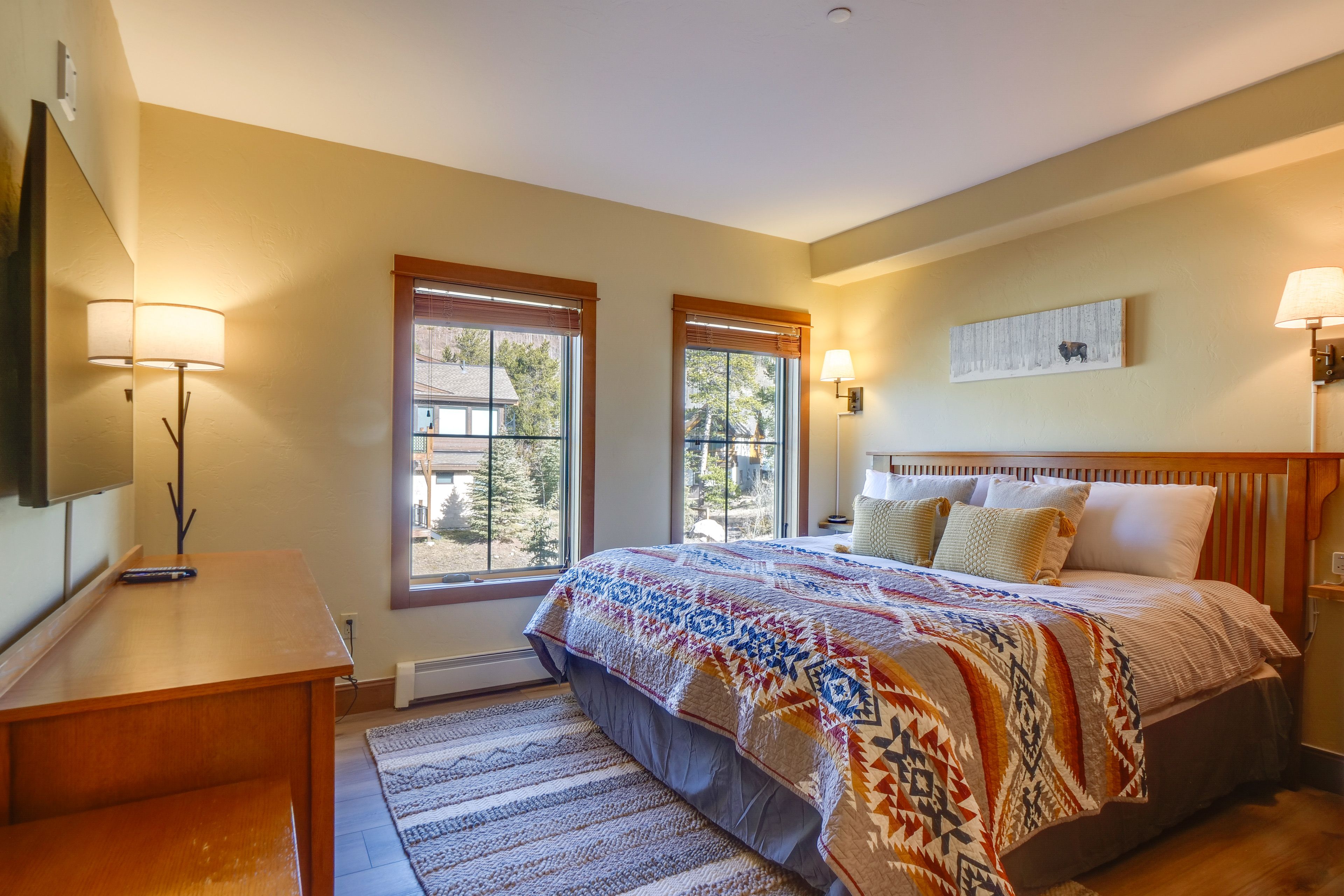 Bedroom 1 | King Bed | Linens Provided