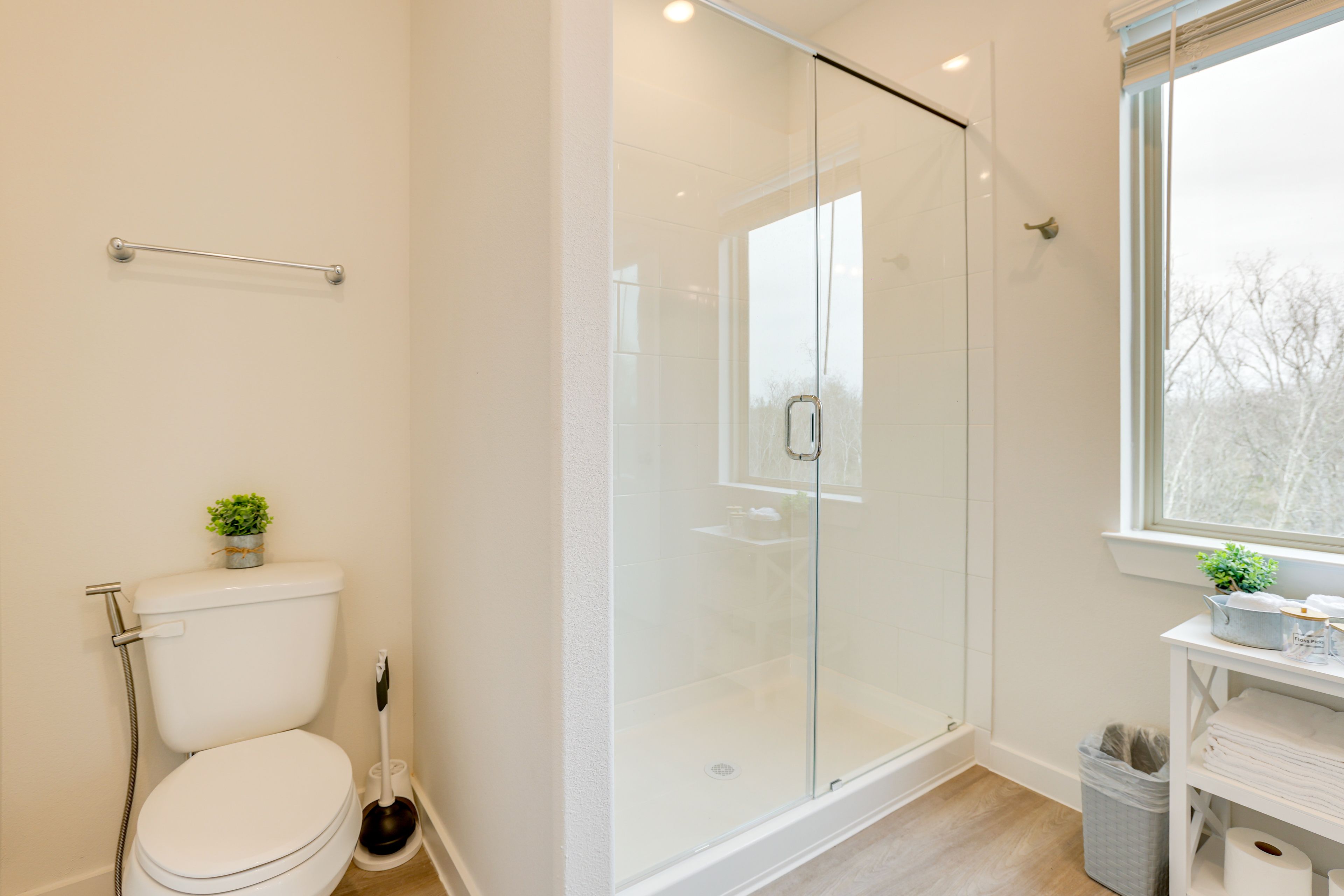 Full Bathroom | 2nd Floor | Towels Provided