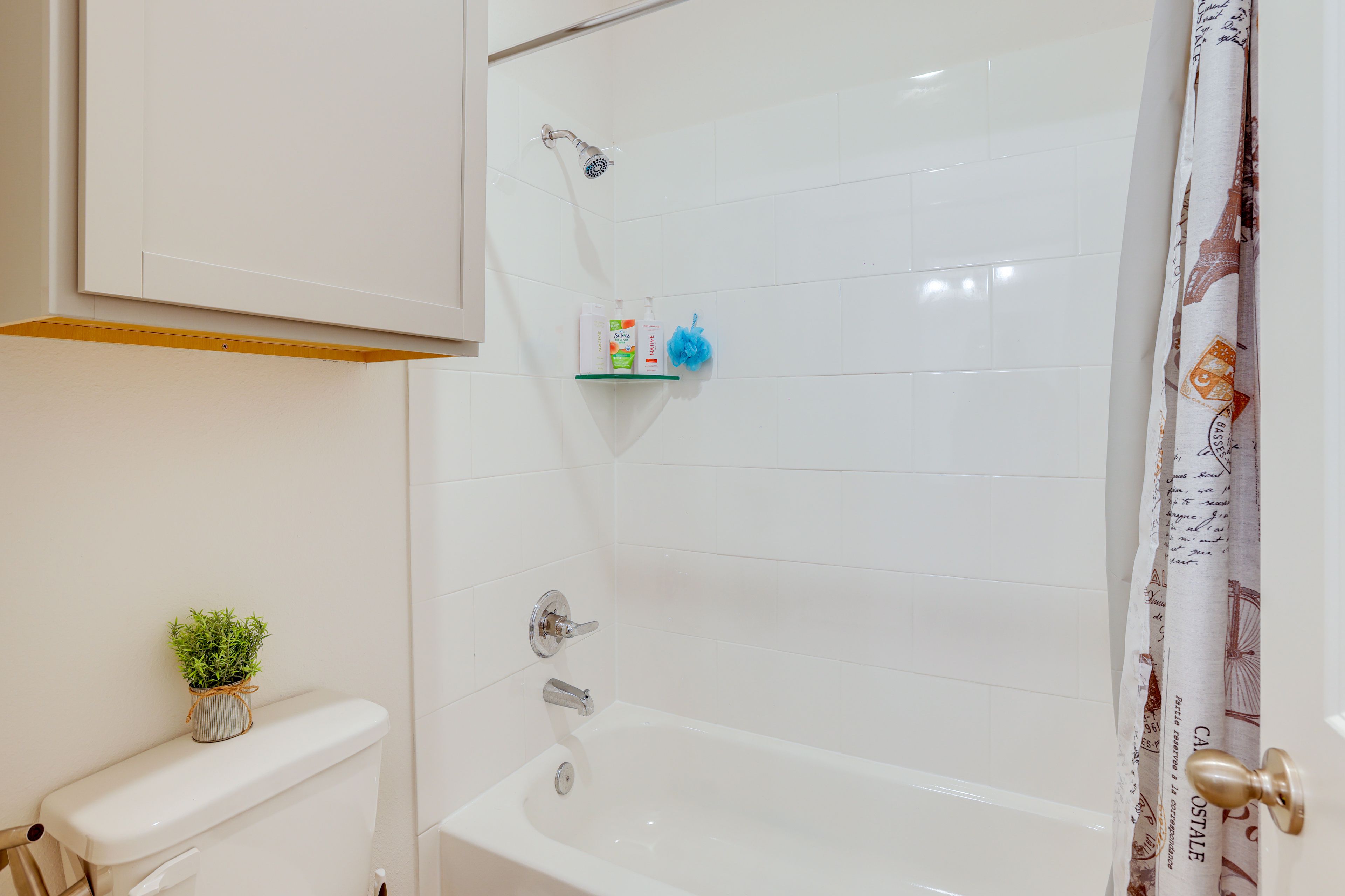 Full Bathroom | 2nd Floor