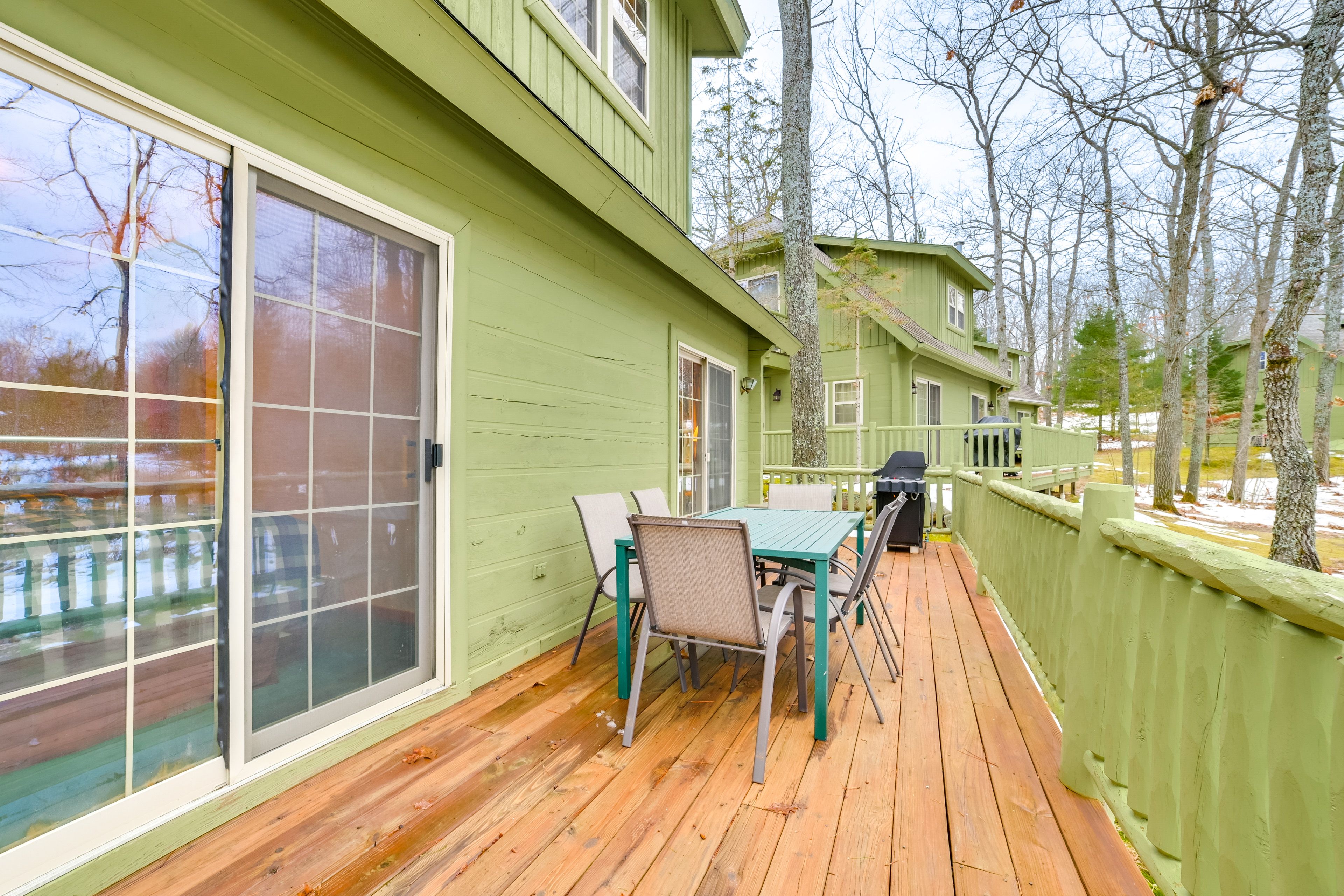 Private Deck | Gas Grill