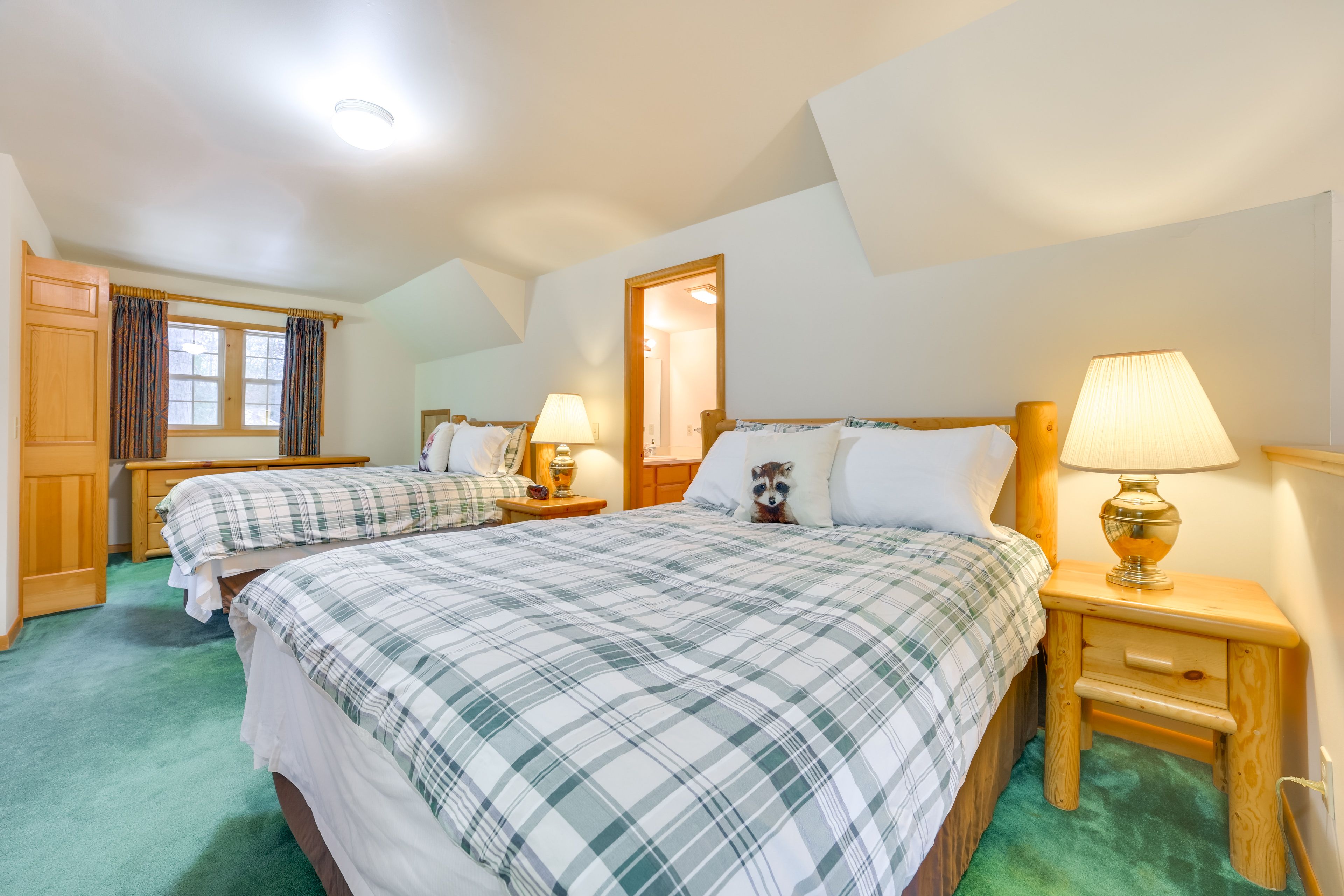 Bedroom 1 (Loft) | 2 Queen Beds | Sleeper Sofa | 2nd Floor | En-Suite Bathroom