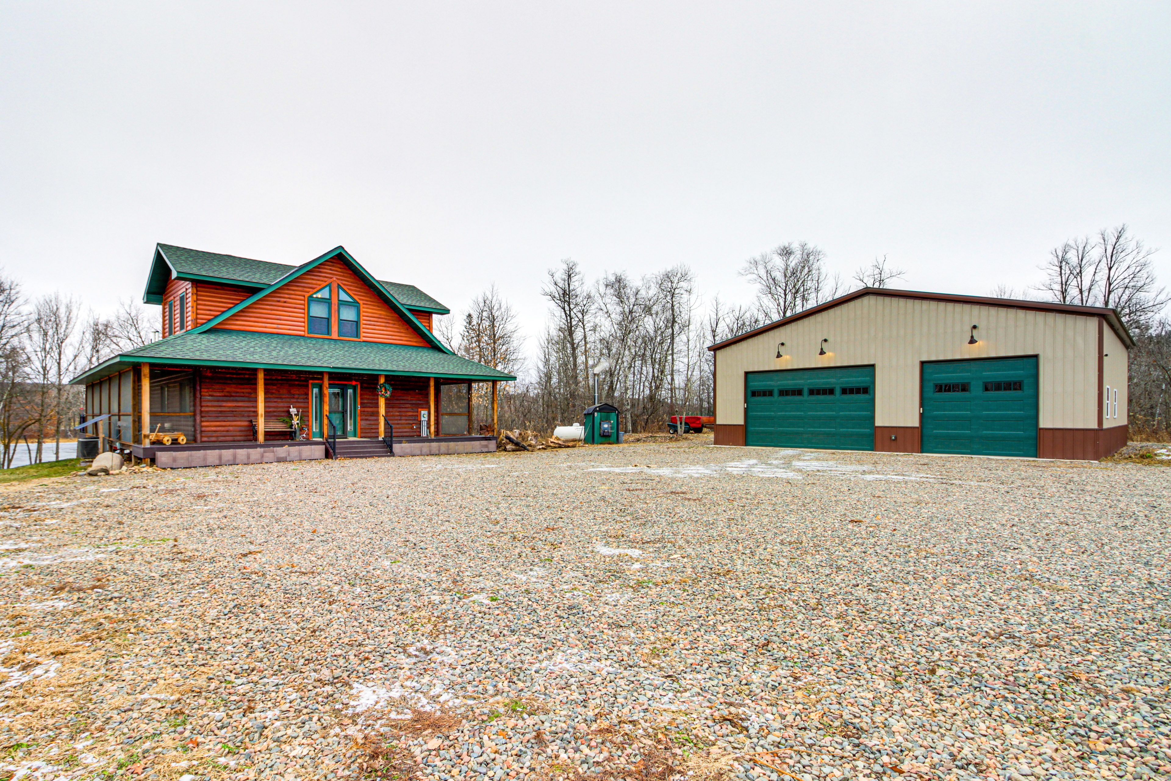 Parking | Garage (3 Vehicles) | Driveway (8 Vehicles) | RV/Trailer Parking