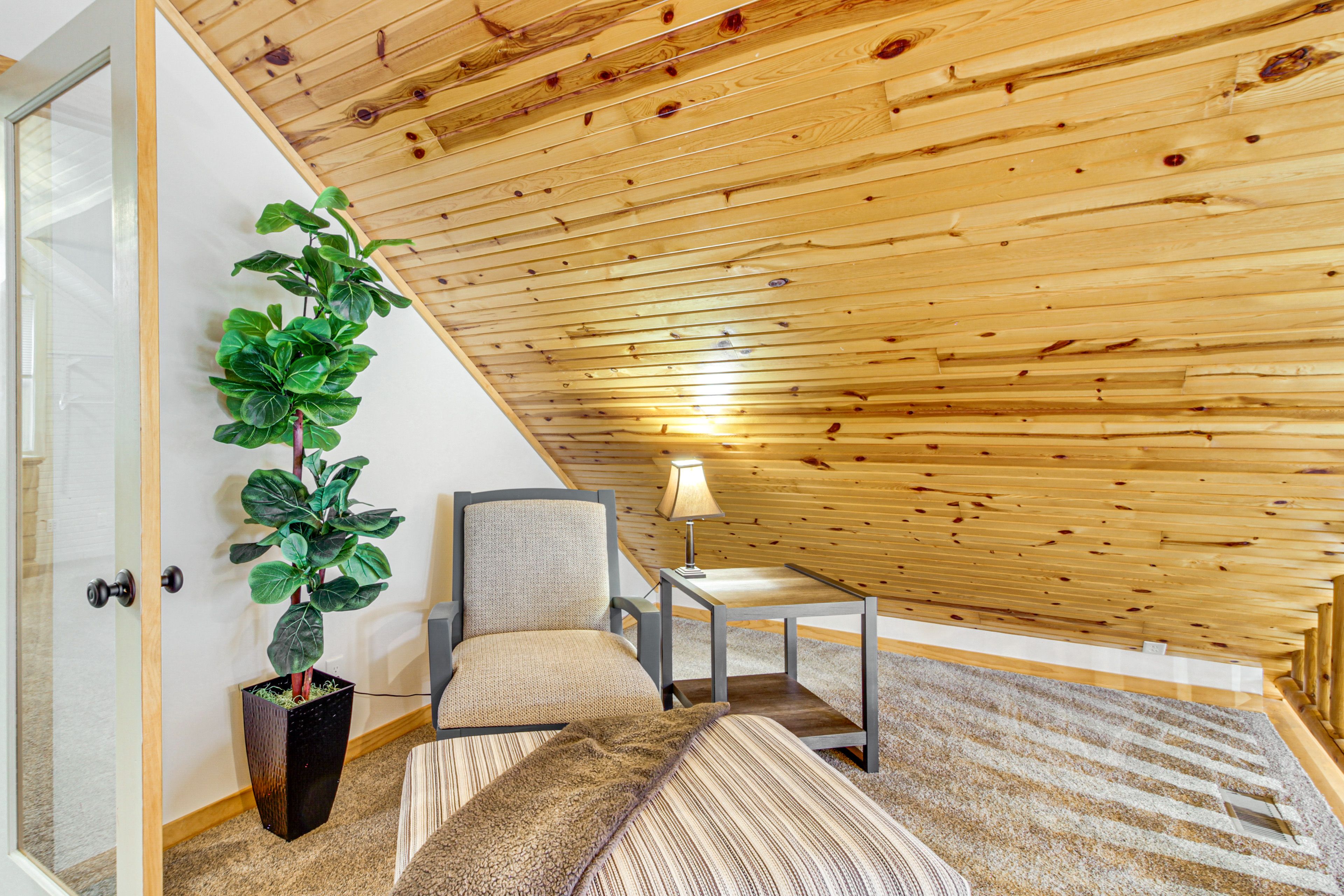 Loft Sitting Area | Upper Level