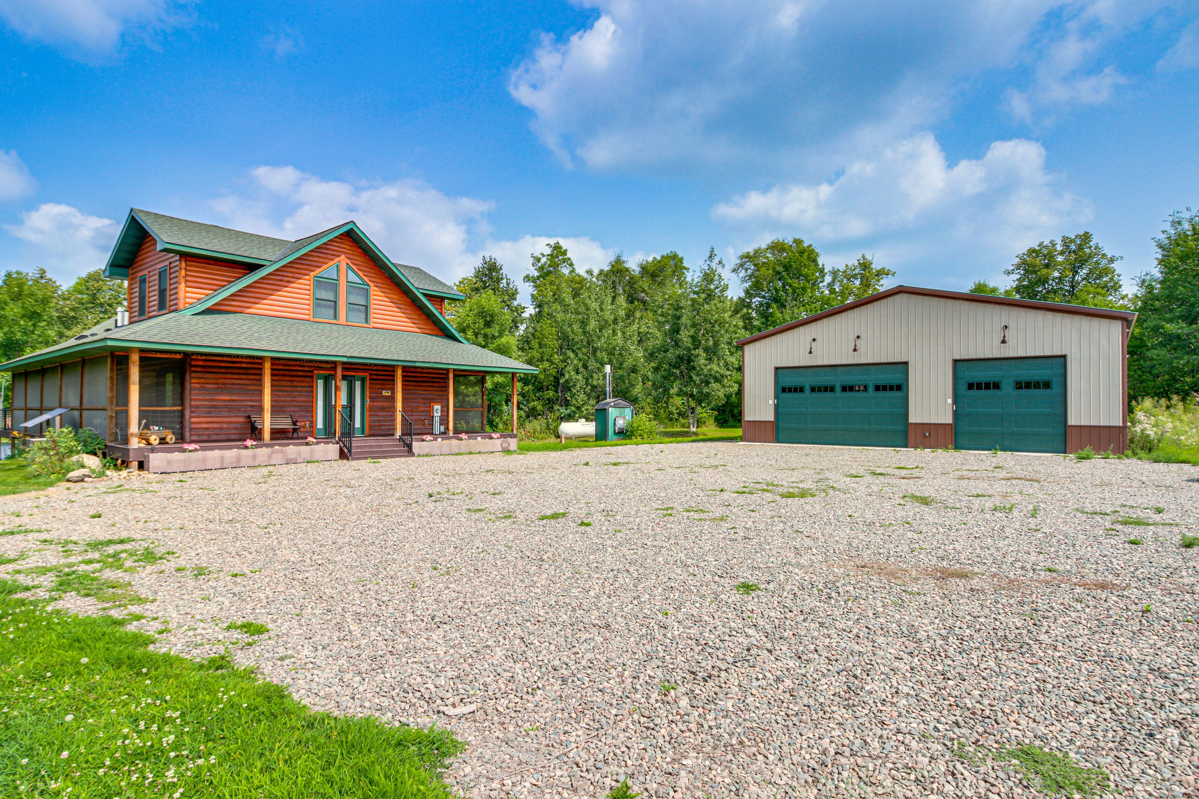 Parking | Garage (3 Vehicles) | Driveway (8 Vehicles) | RV/Trailer Parking