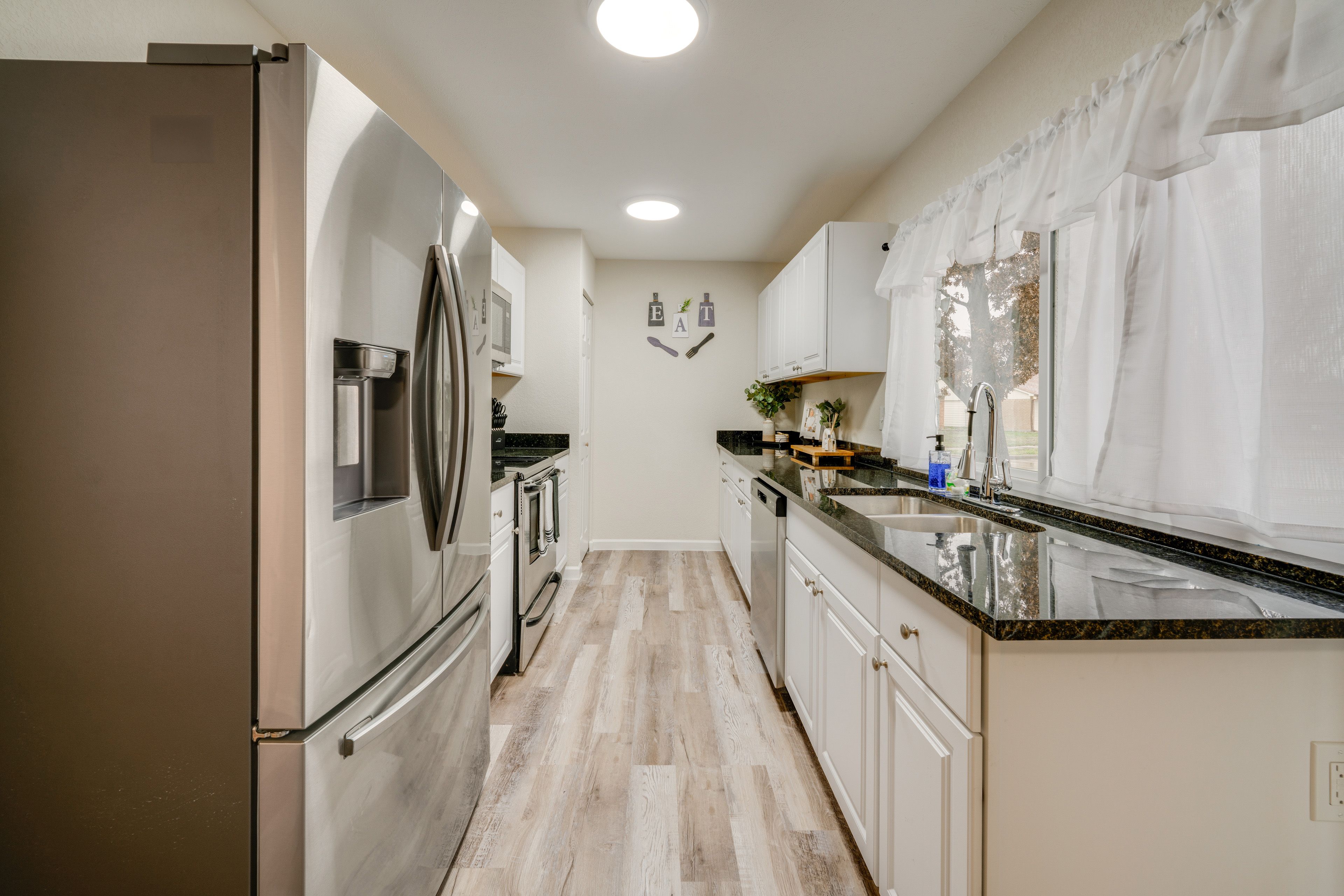 Kitchen | Single-Story Home | Free WiFi | Central A/C & Heating