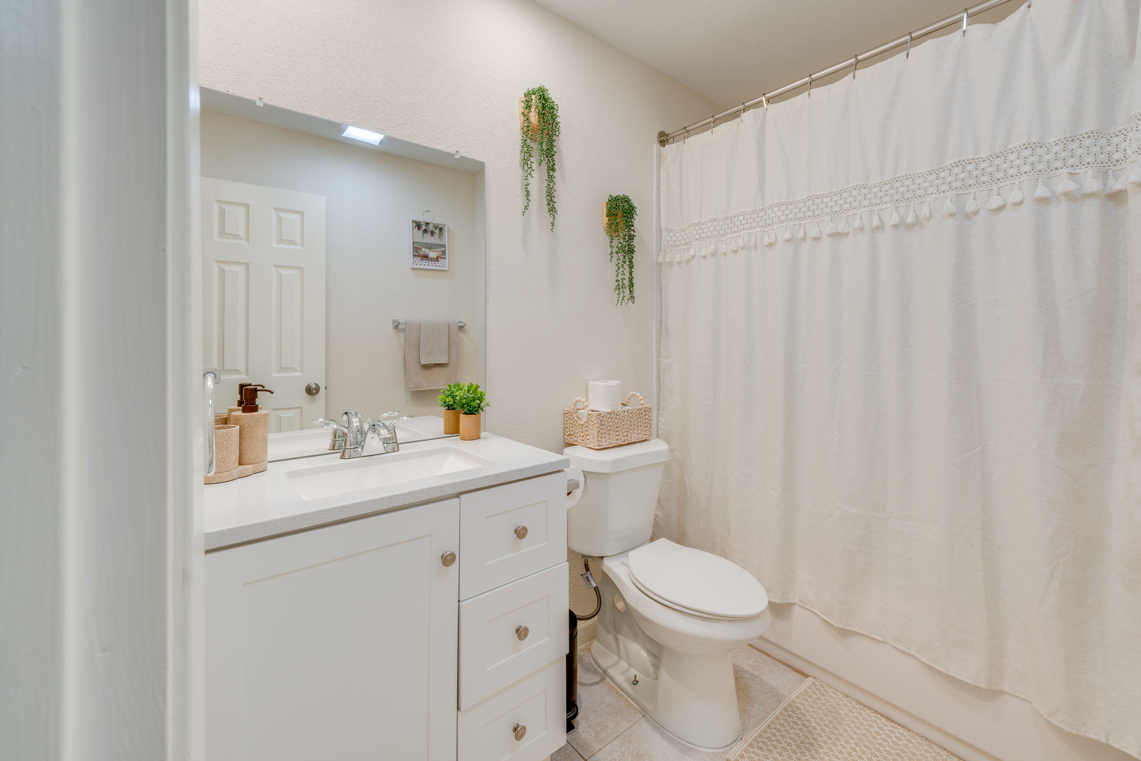 Full Bathroom | Complimentary Toiletries