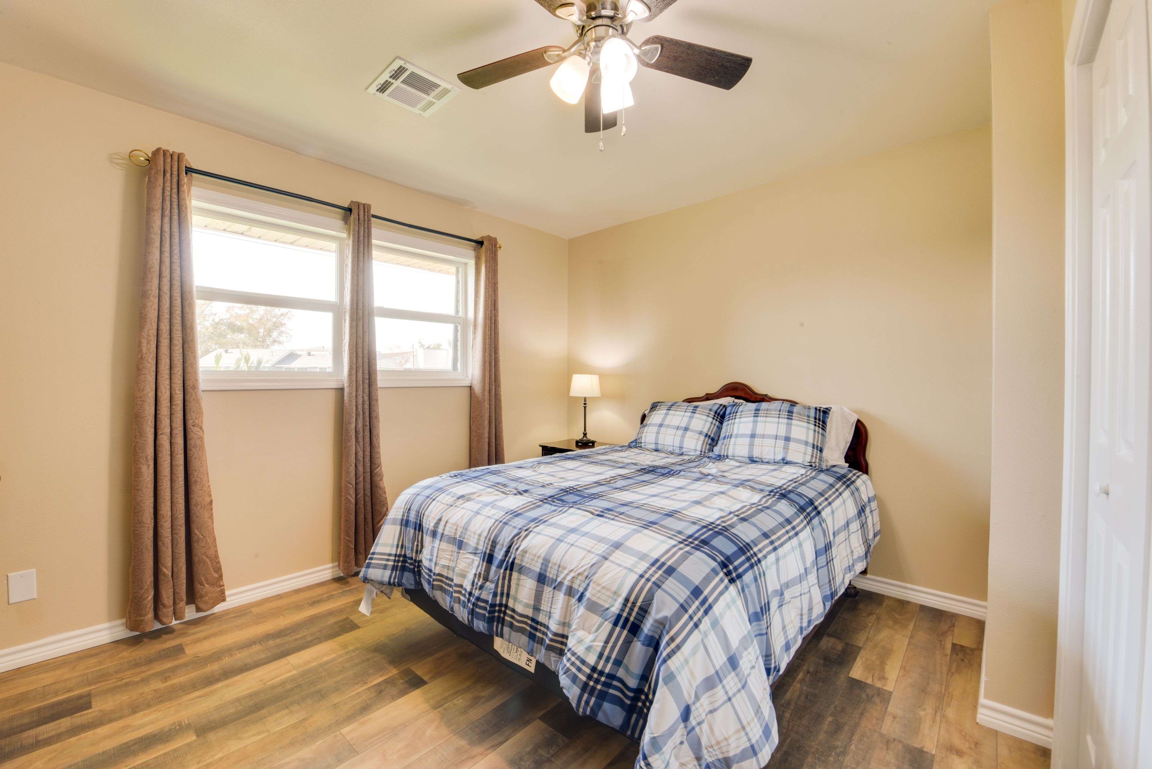 Bedroom 4 | Queen Bed