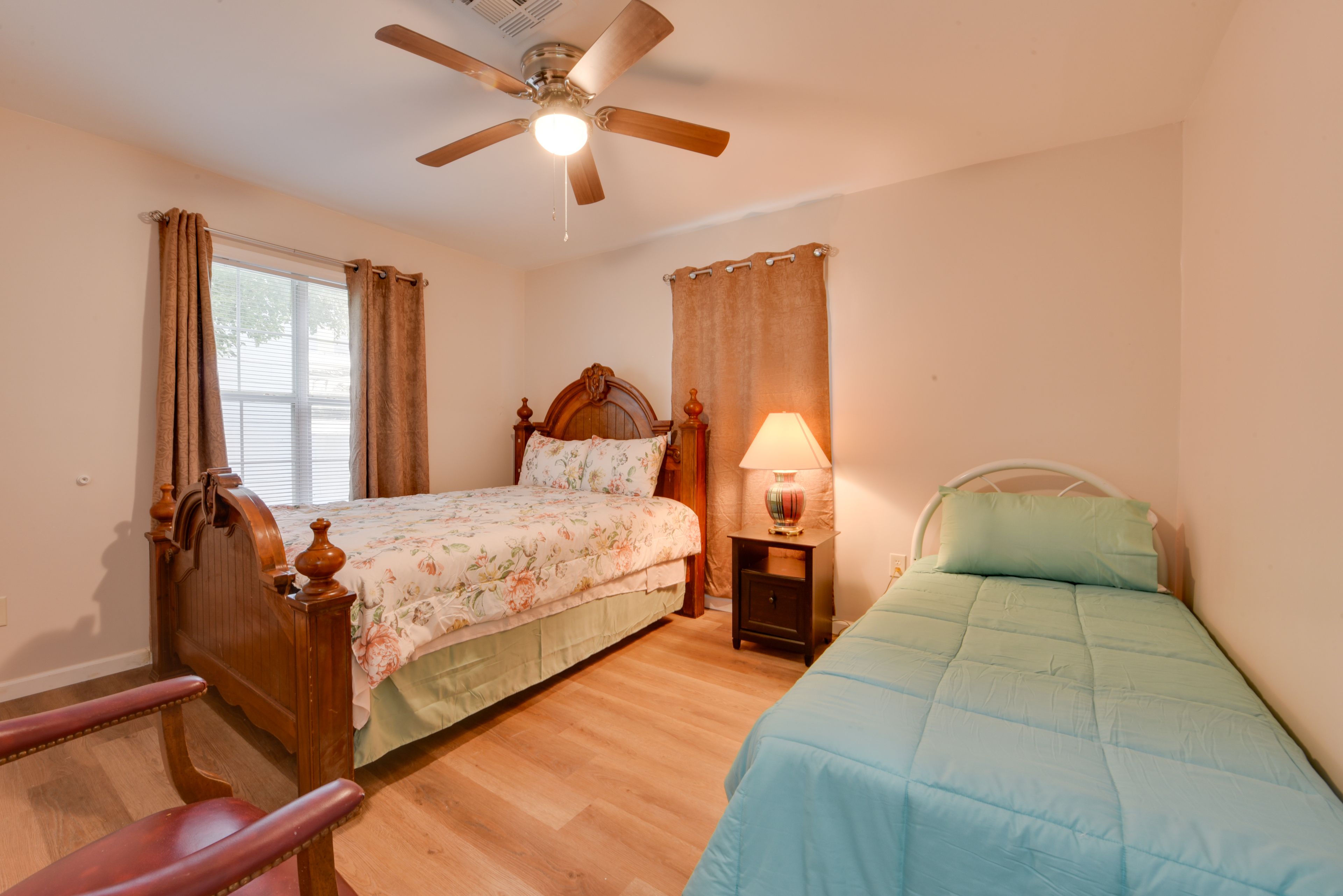 Bedroom 1 | Queen Bed | Twin Bed