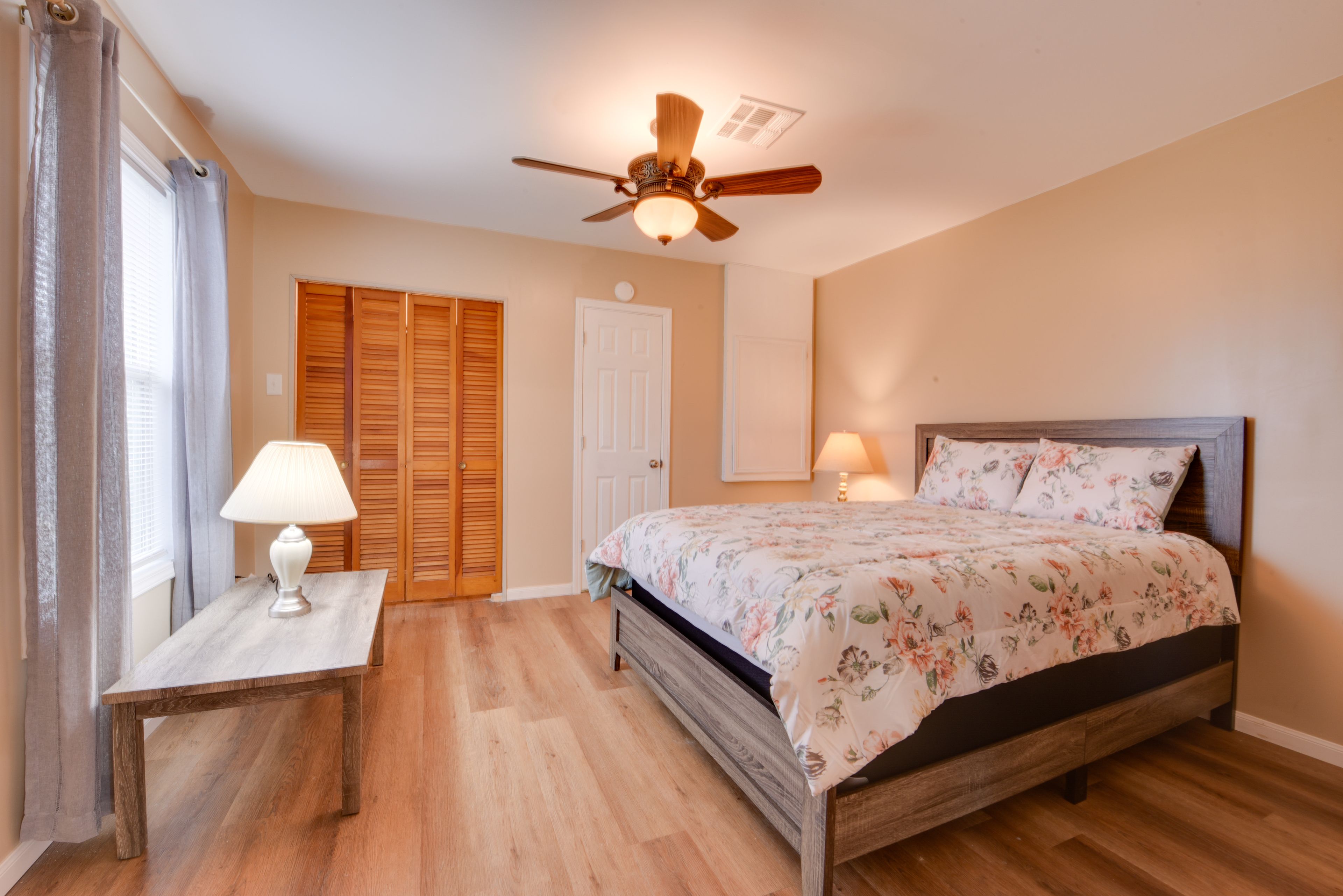Bedroom 3 | Queen Bed