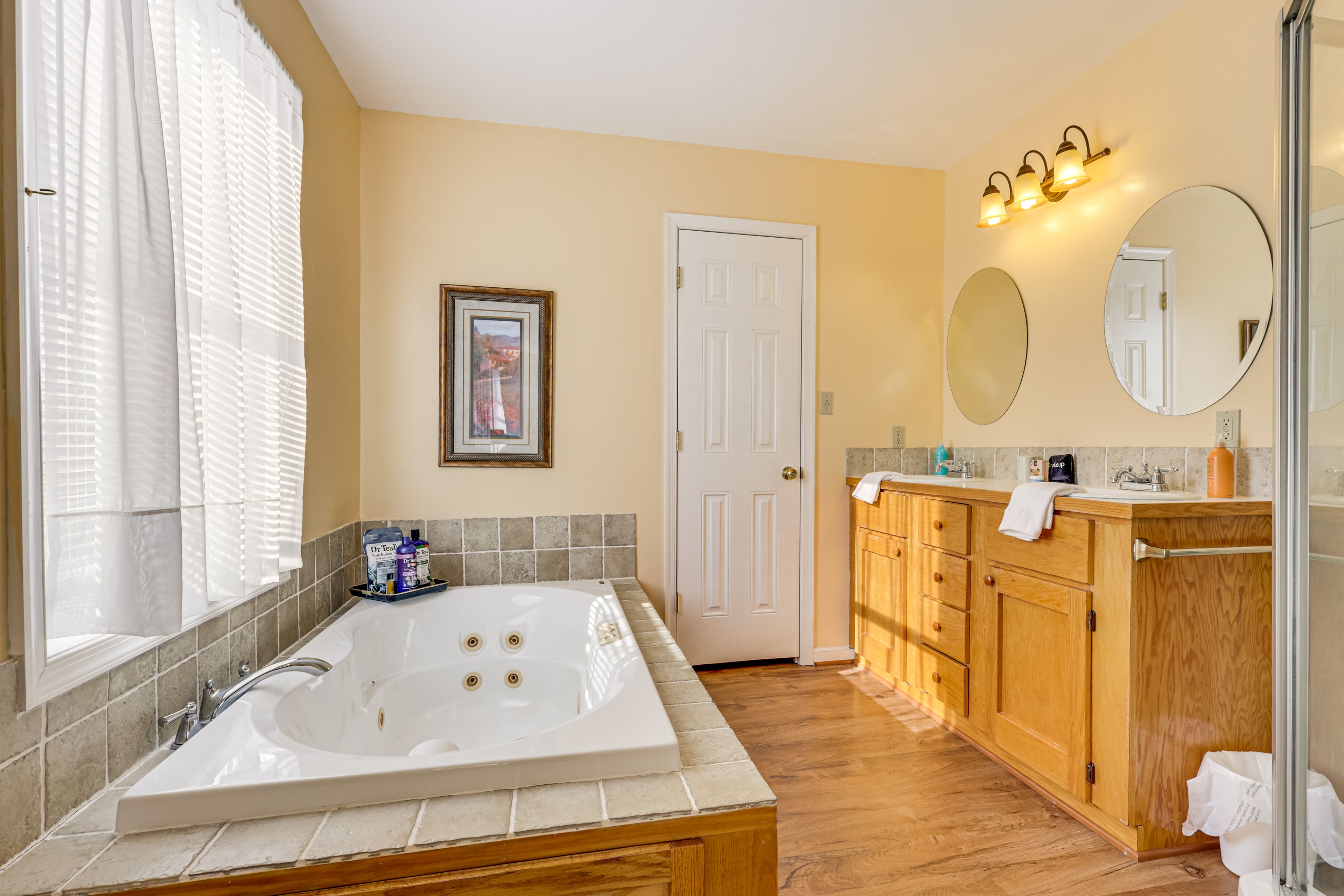 En-Suite Bathroom | Shower | Jetted Tub | 3rd Floor