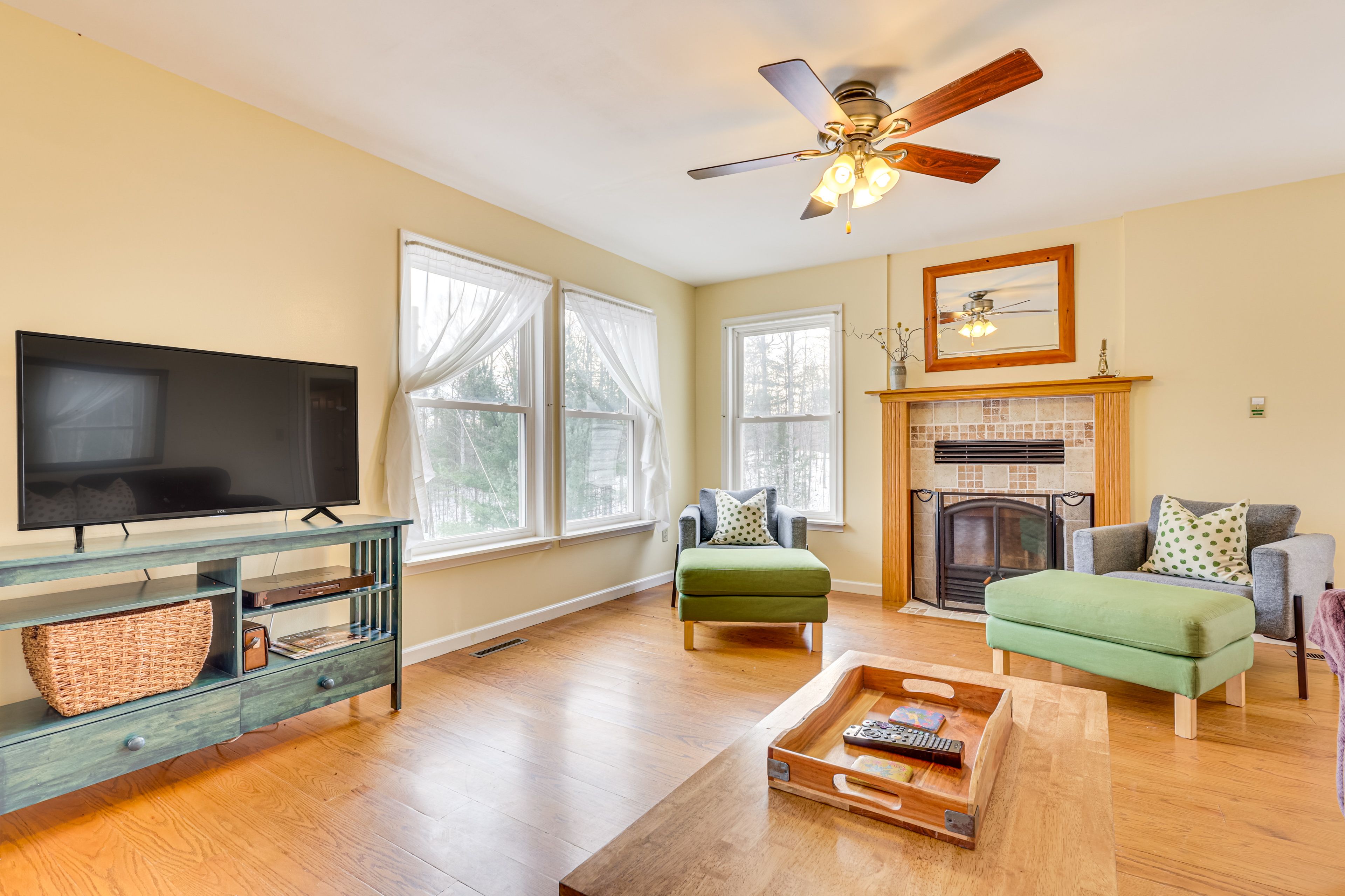 Living Room | Smart TV | Starlink Internet | Decorative Fireplace | 2nd Floor