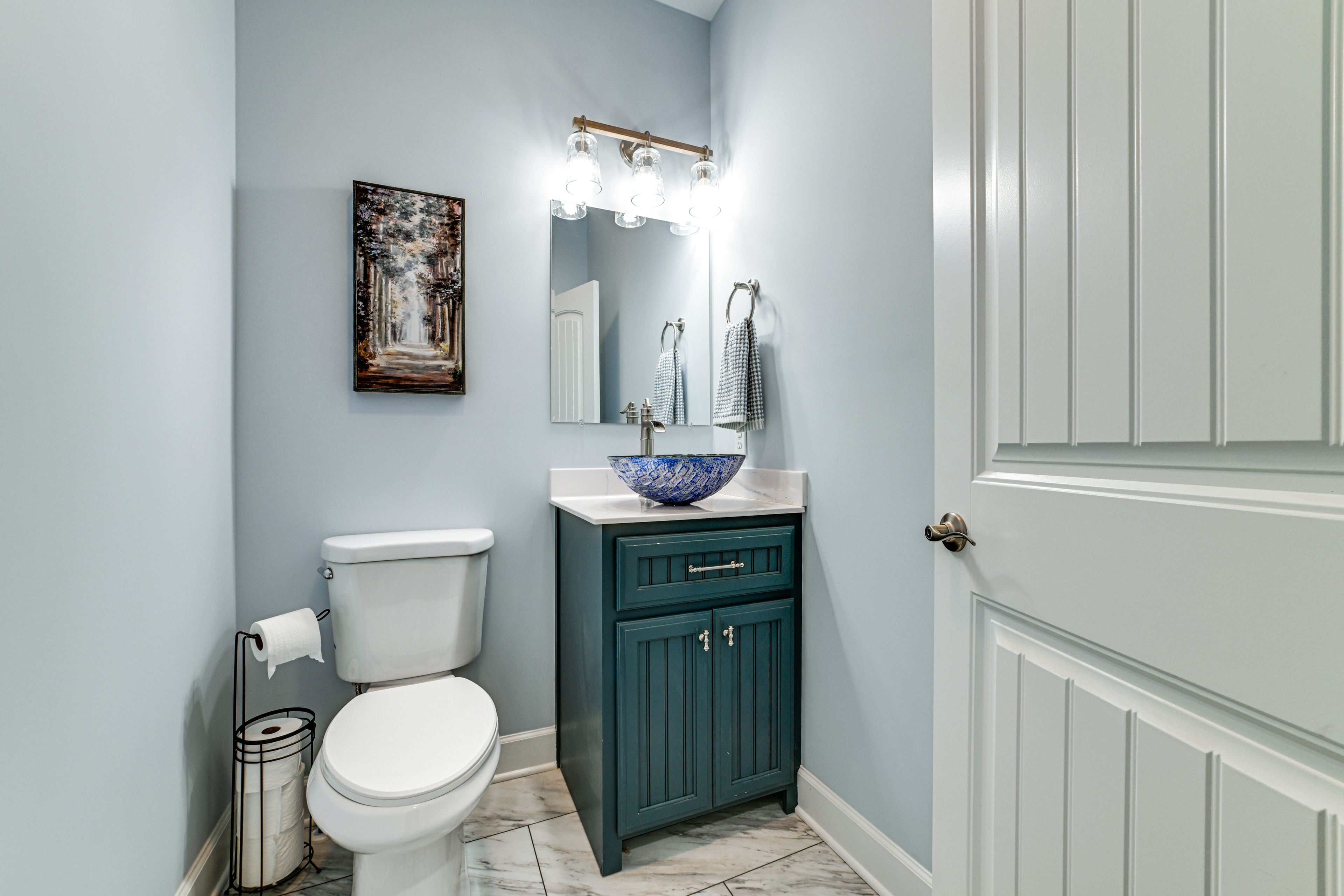 Half Bathroom | Upper Floor | Towels Provided