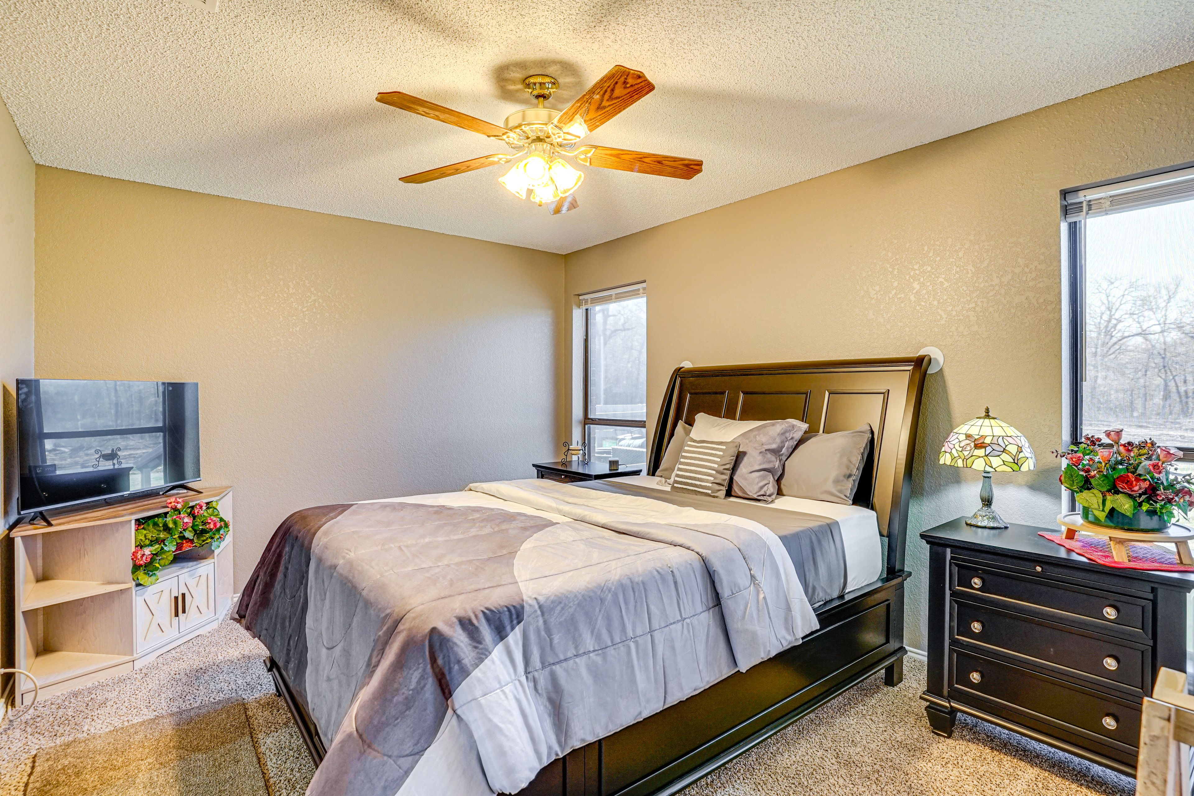 Bedroom 3 | Queen Bed | Smart TV