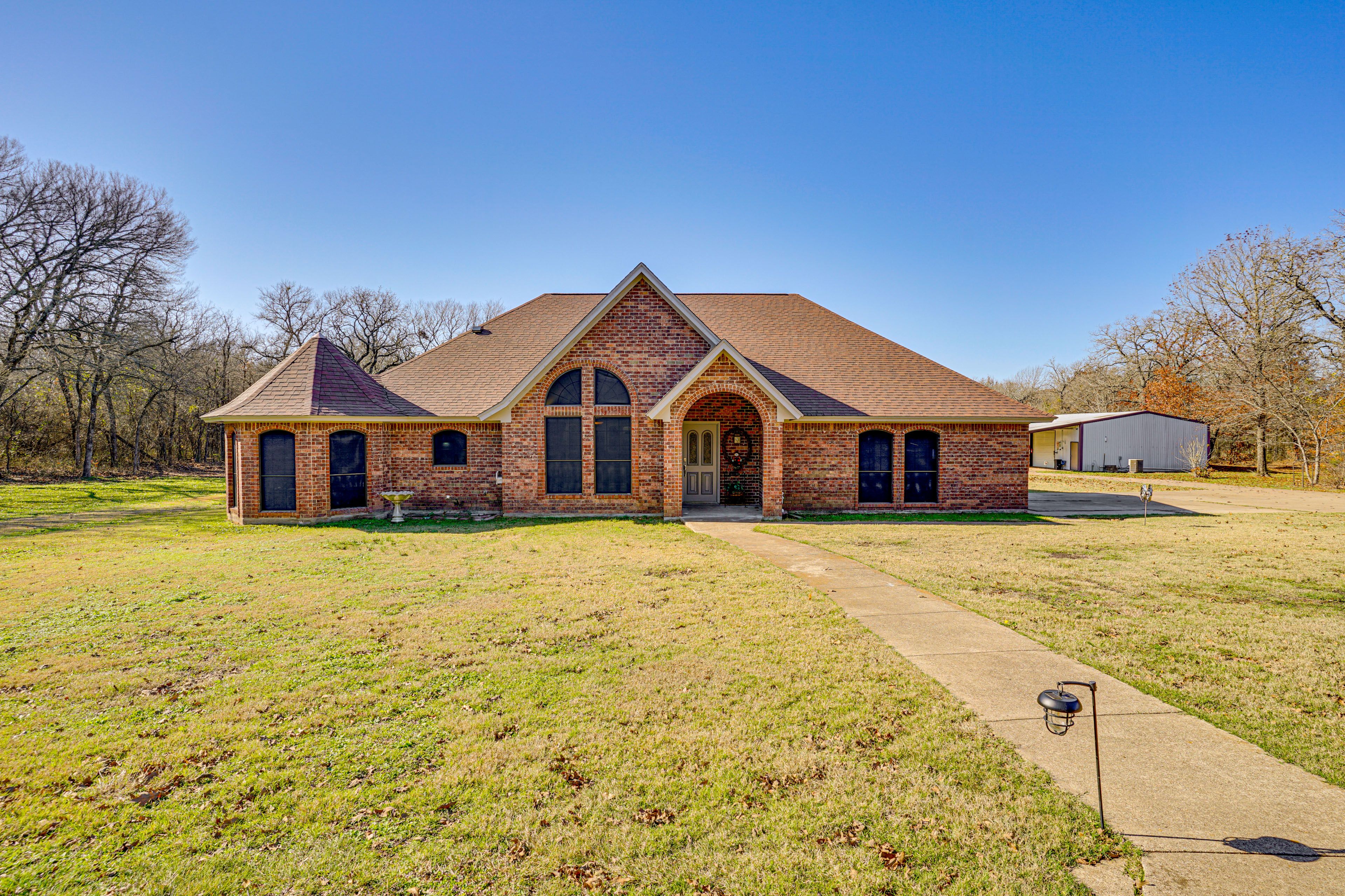 Grandview Vacation Rental | 3BR | 2BA | 2,422 Sq Ft | 2 Steps Required