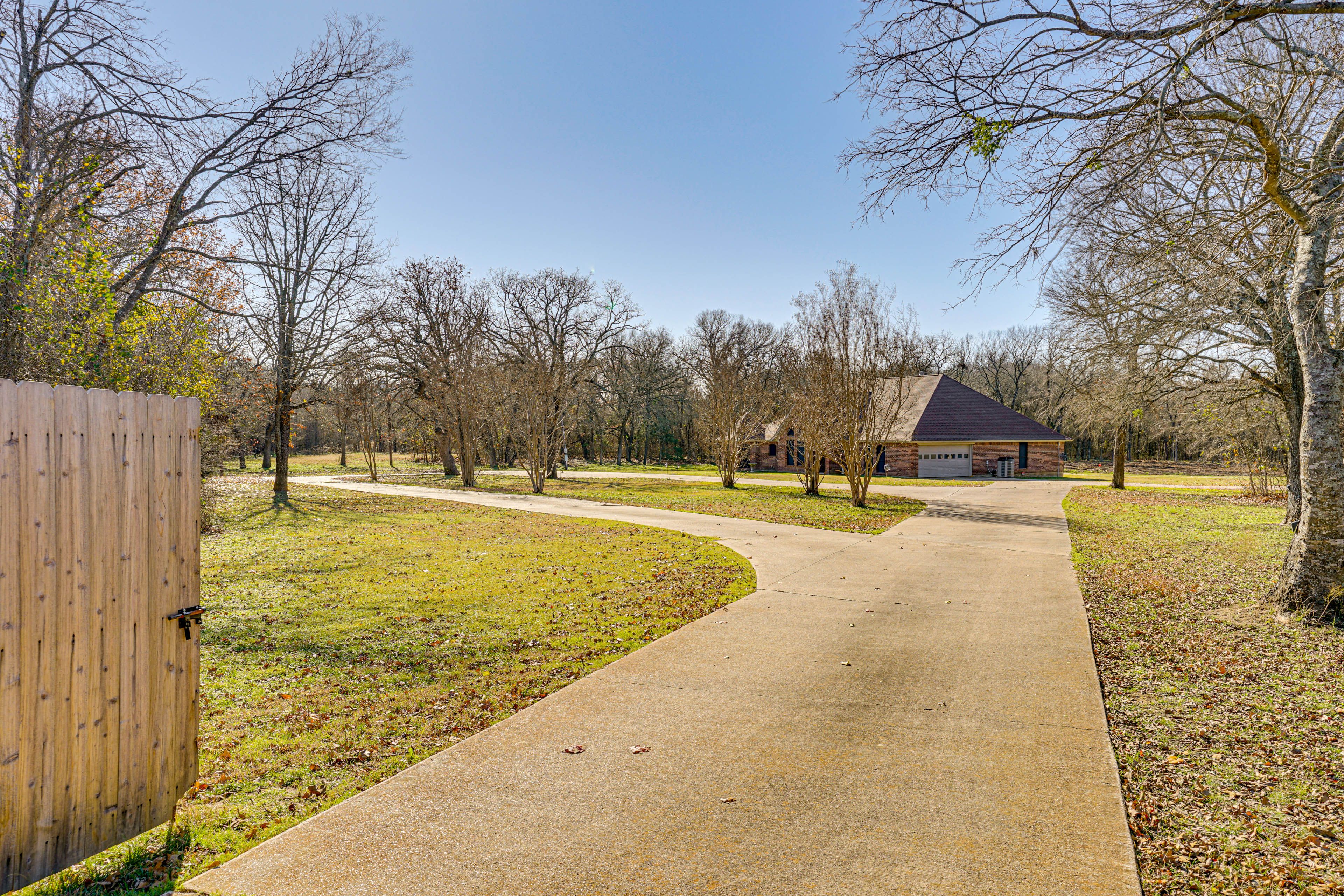 Parking | Shared Driveway (10 Vehicles) | RV/Trailer Parking Allowed On-Site