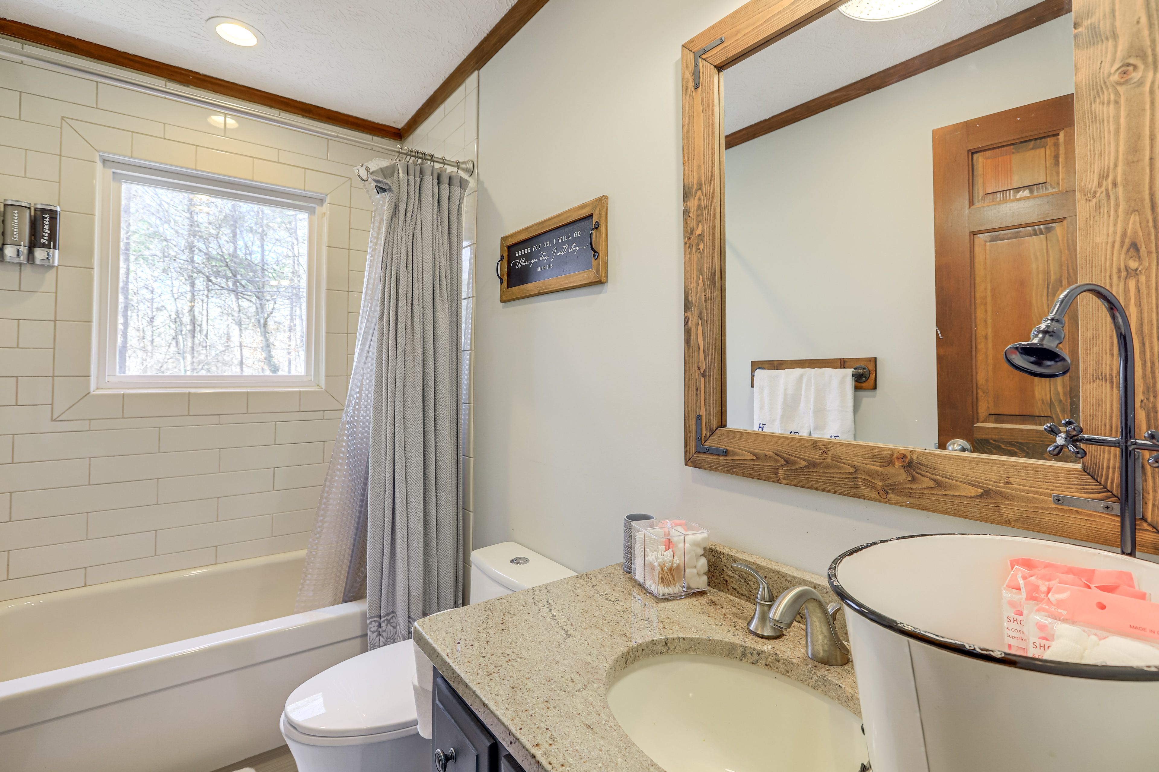 Bathroom | 2nd Floor