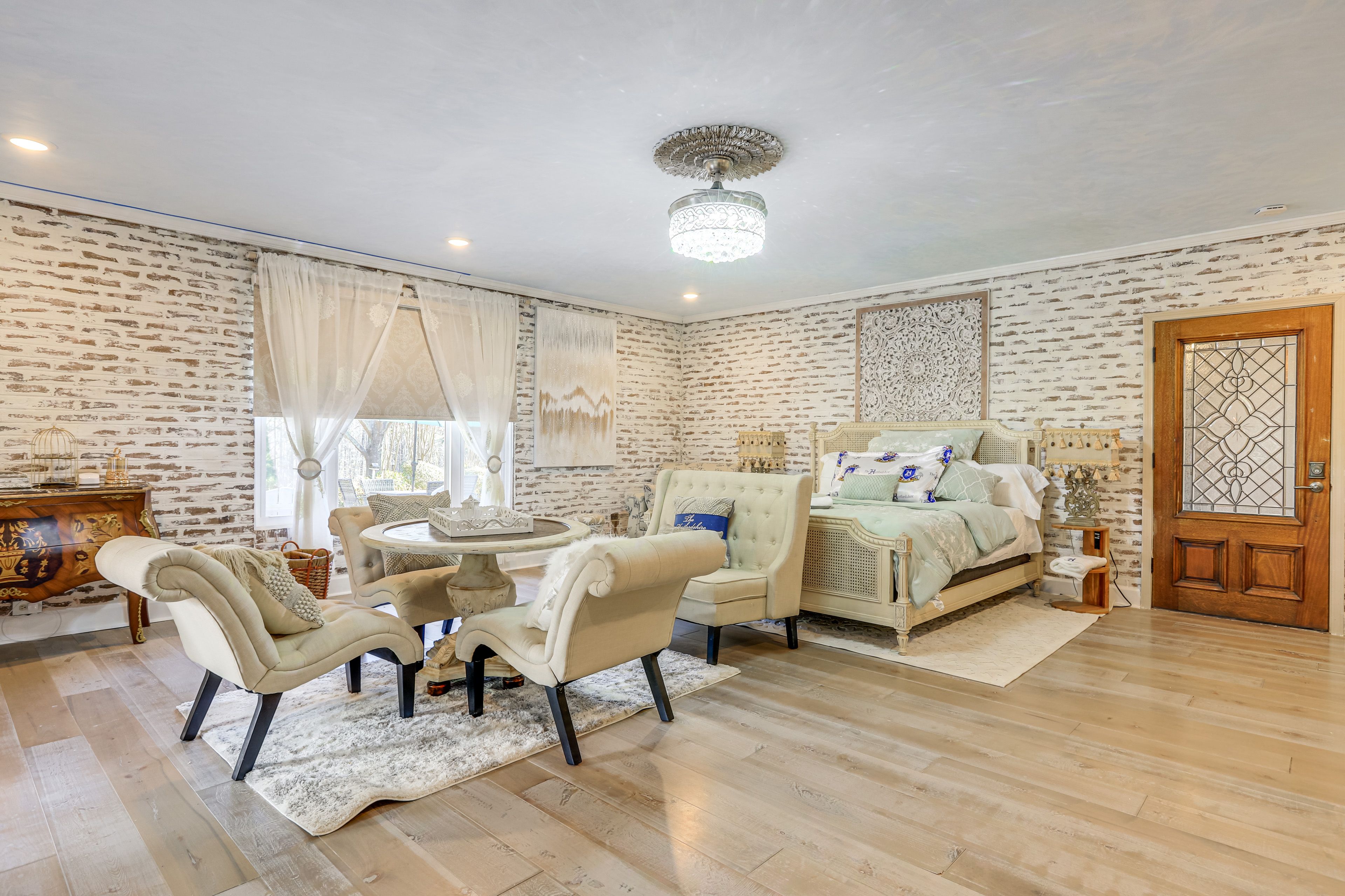 Bedroom 1 | King Bed | Sitting Area | 1st Floor