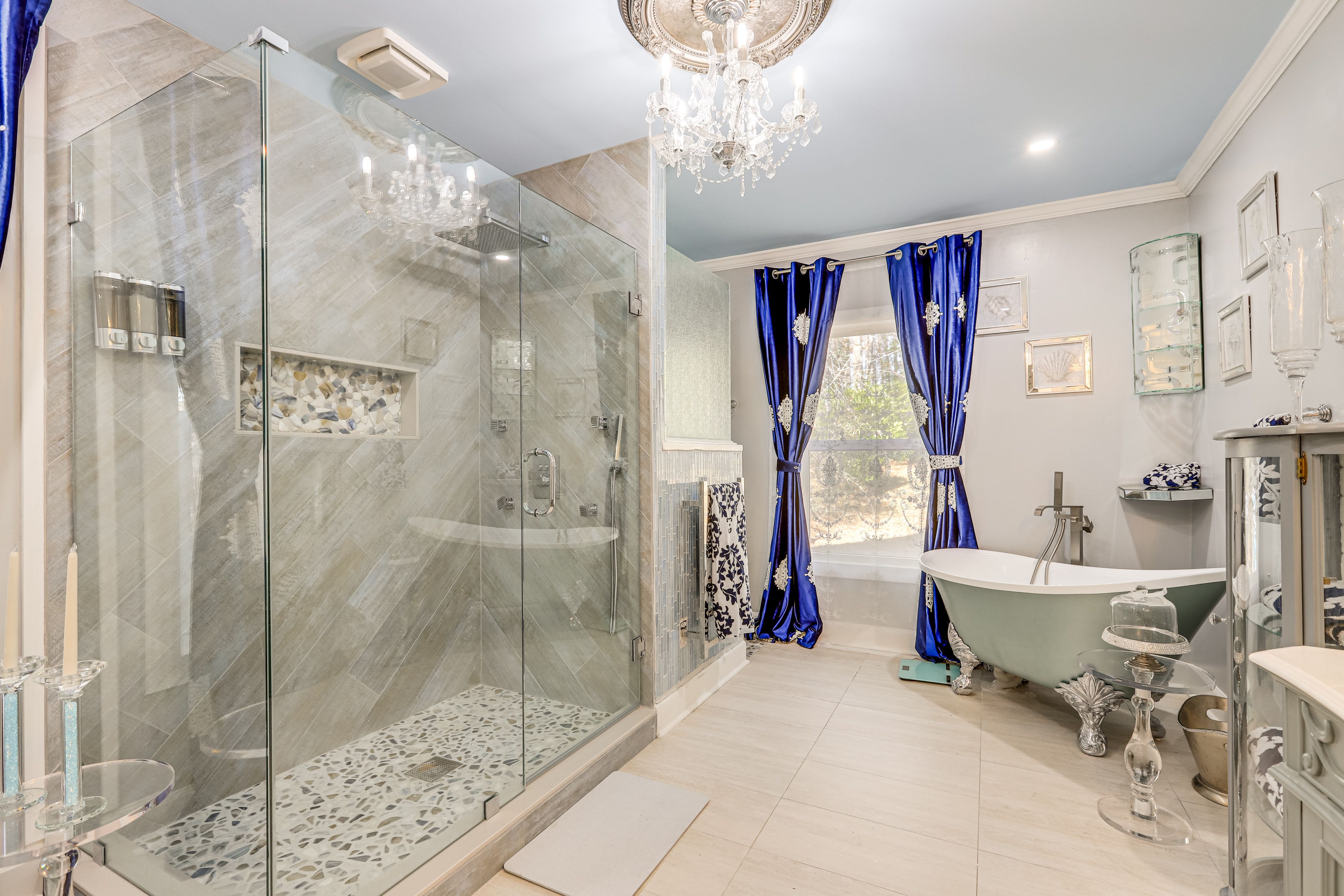 En-Suite Bathroom | Towels Provided | 1st Floor