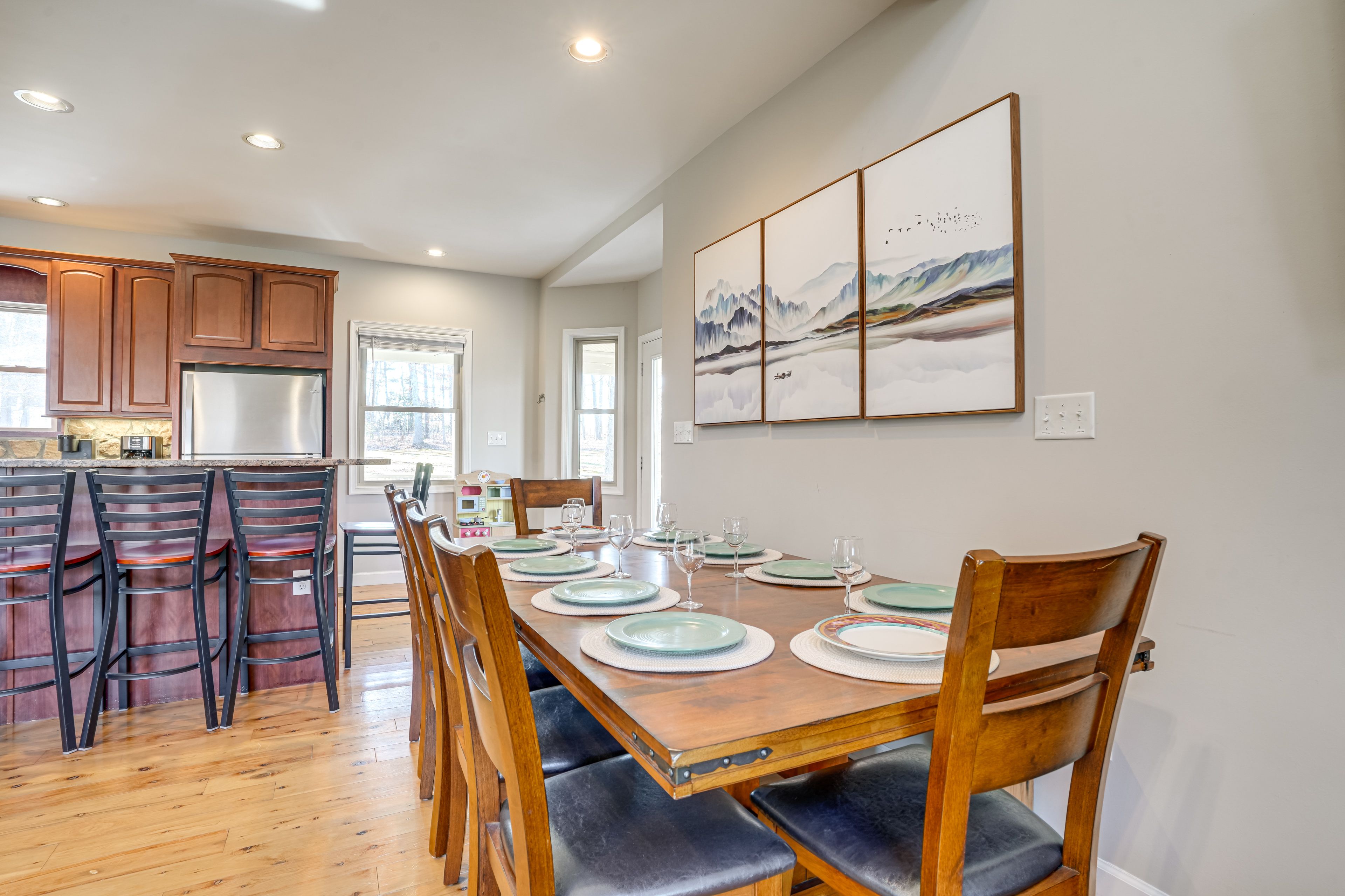 Dining Area | Dishware/Flatware Provided | 2nd Floor