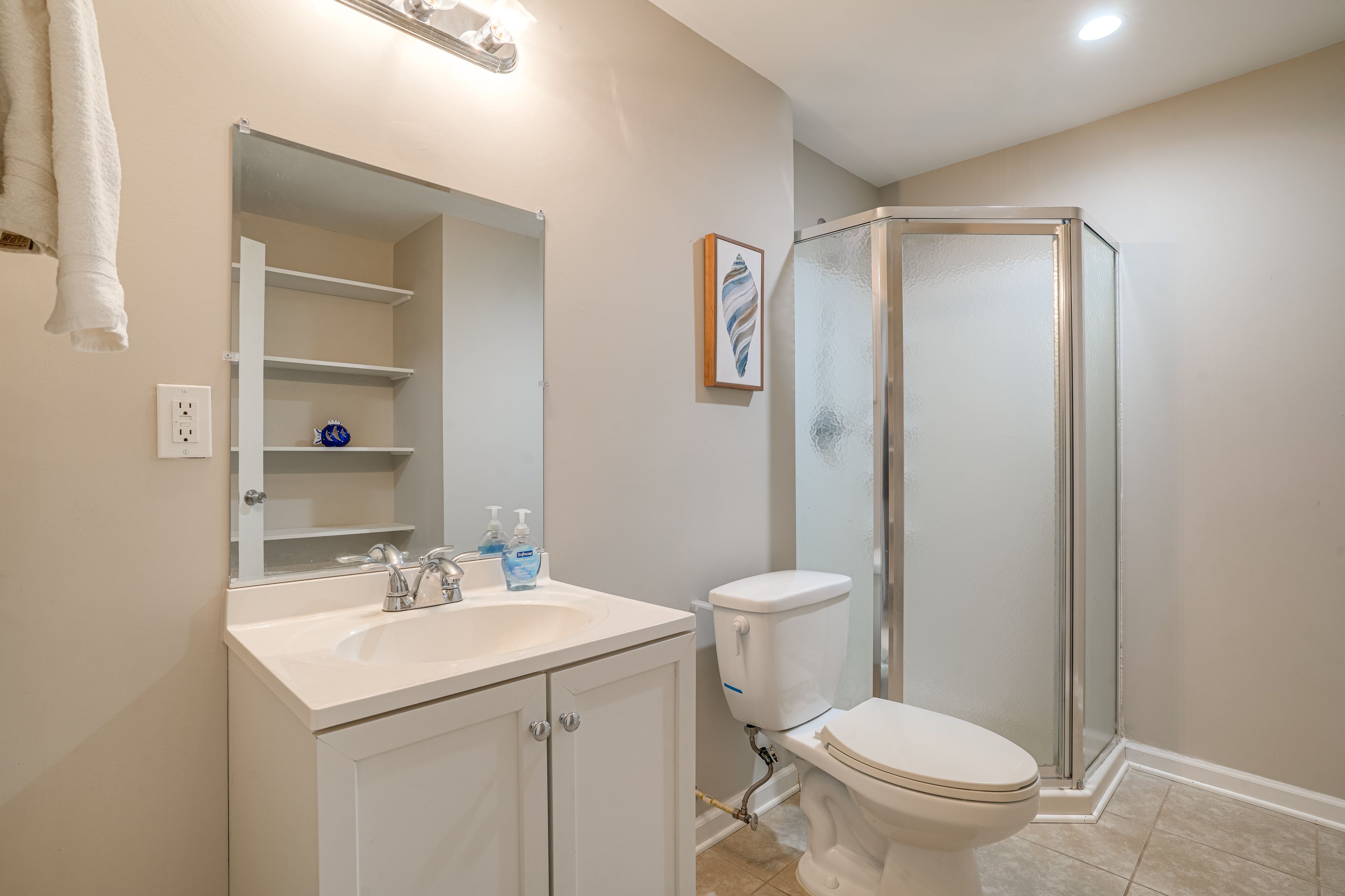 Full Bathroom | 1st Floor