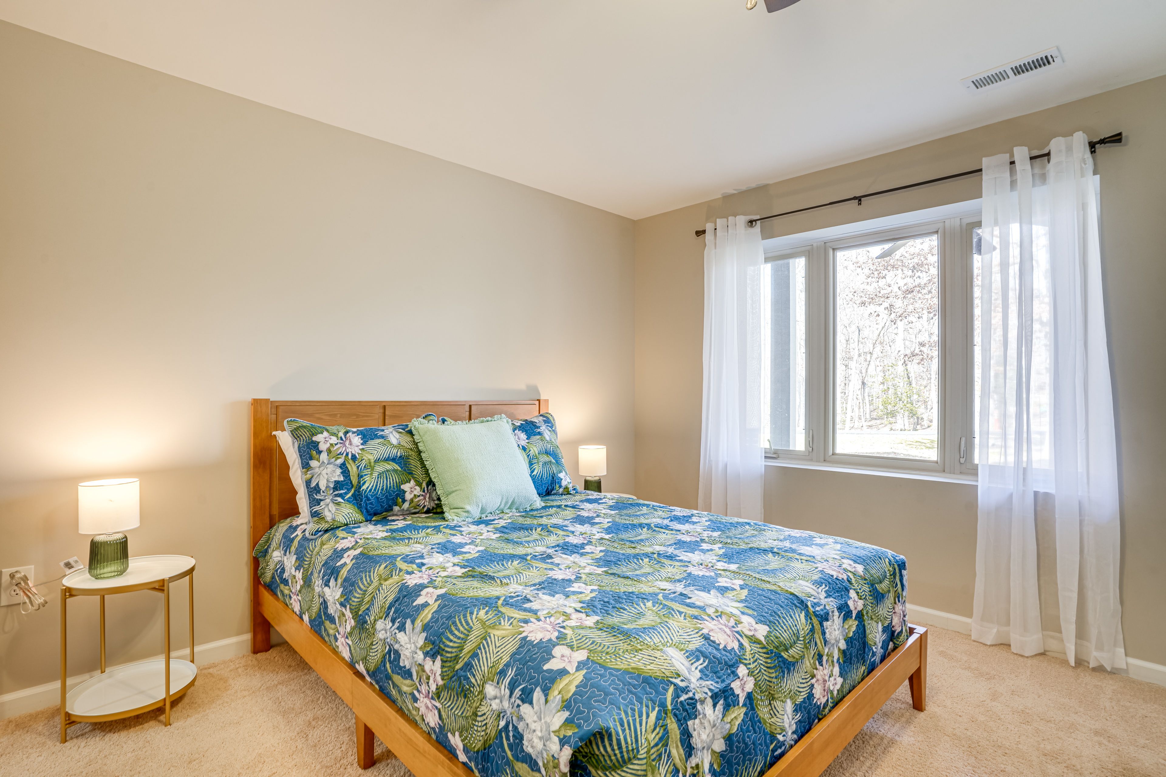 Bedroom 4 | Queen Bed | Smart TV | 1st Floor