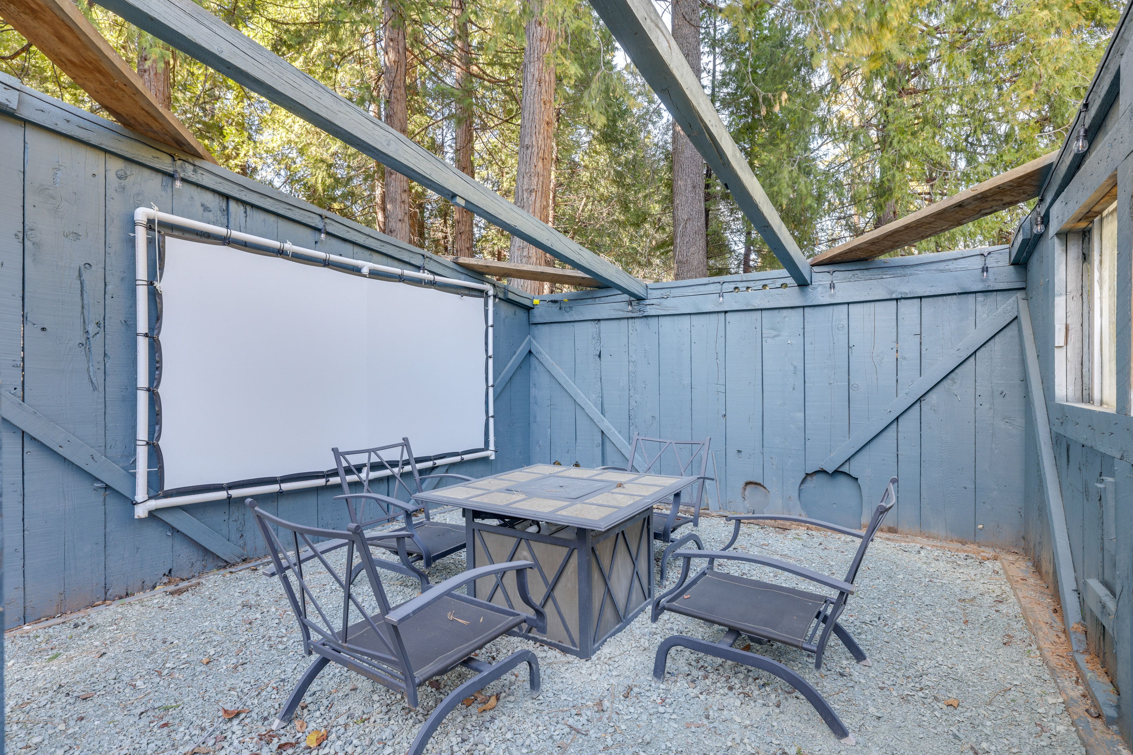 Fire Pit Table | Projector Screen