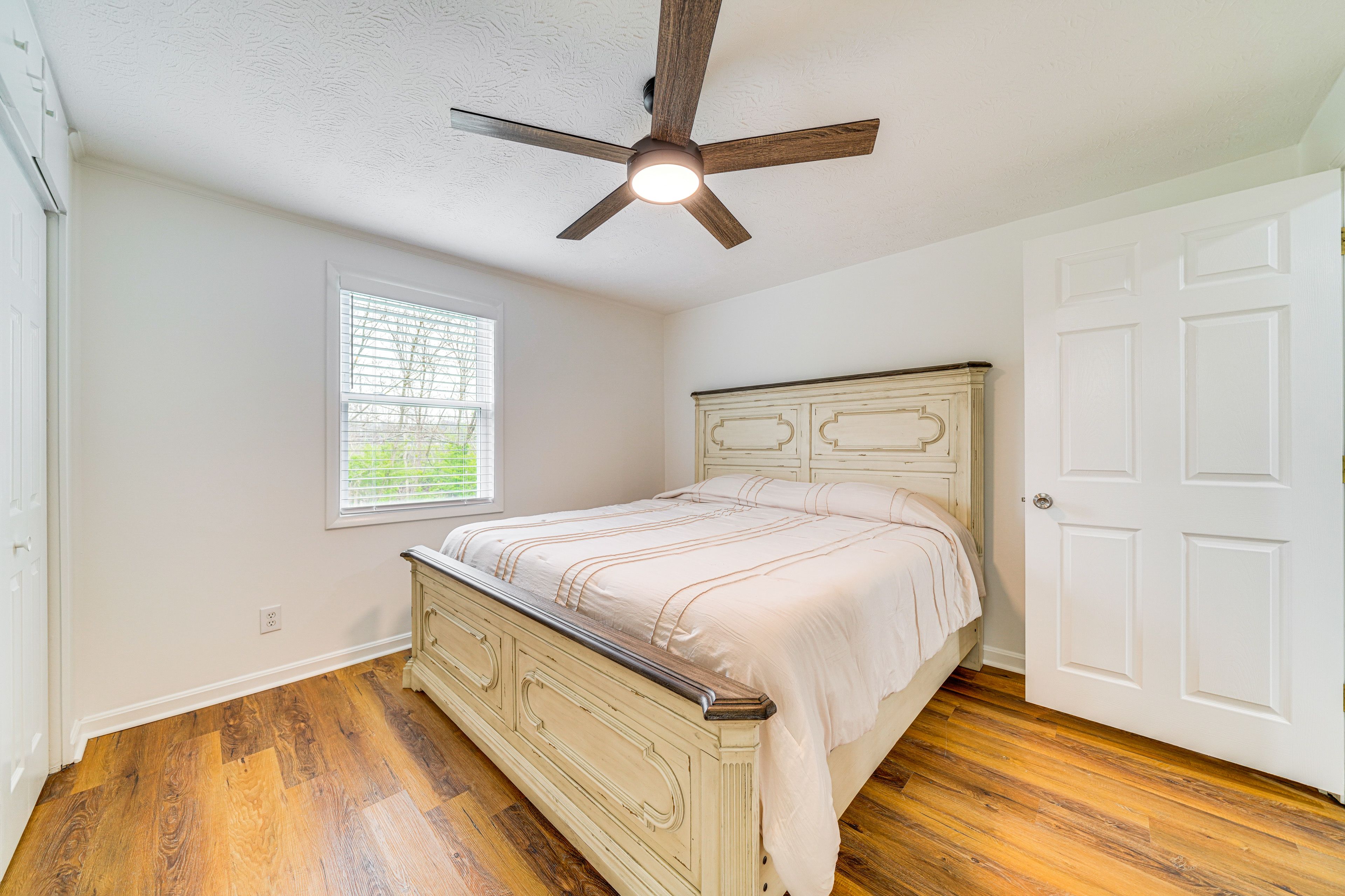 Bedroom 1 | King Bed