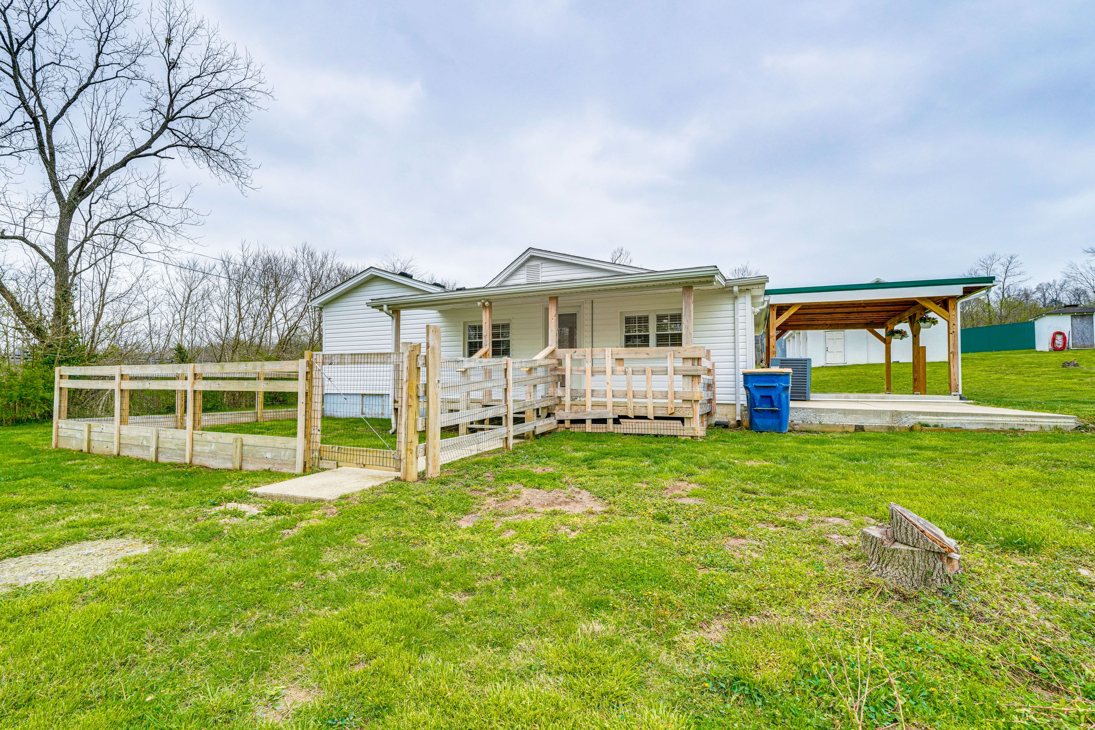 House Exterior | Private Yard | Fire Pit