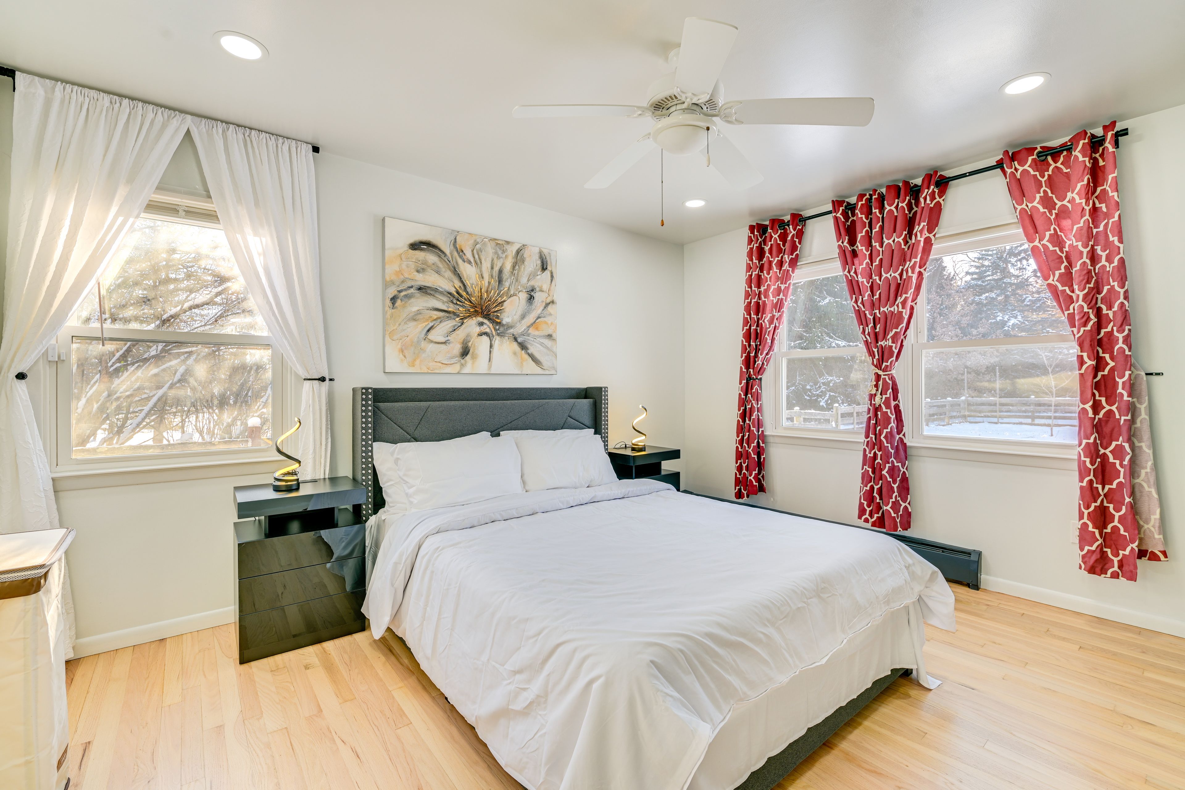 Bedroom 1 | 1st Floor | Queen Bed | Linens Provided | Smart TV