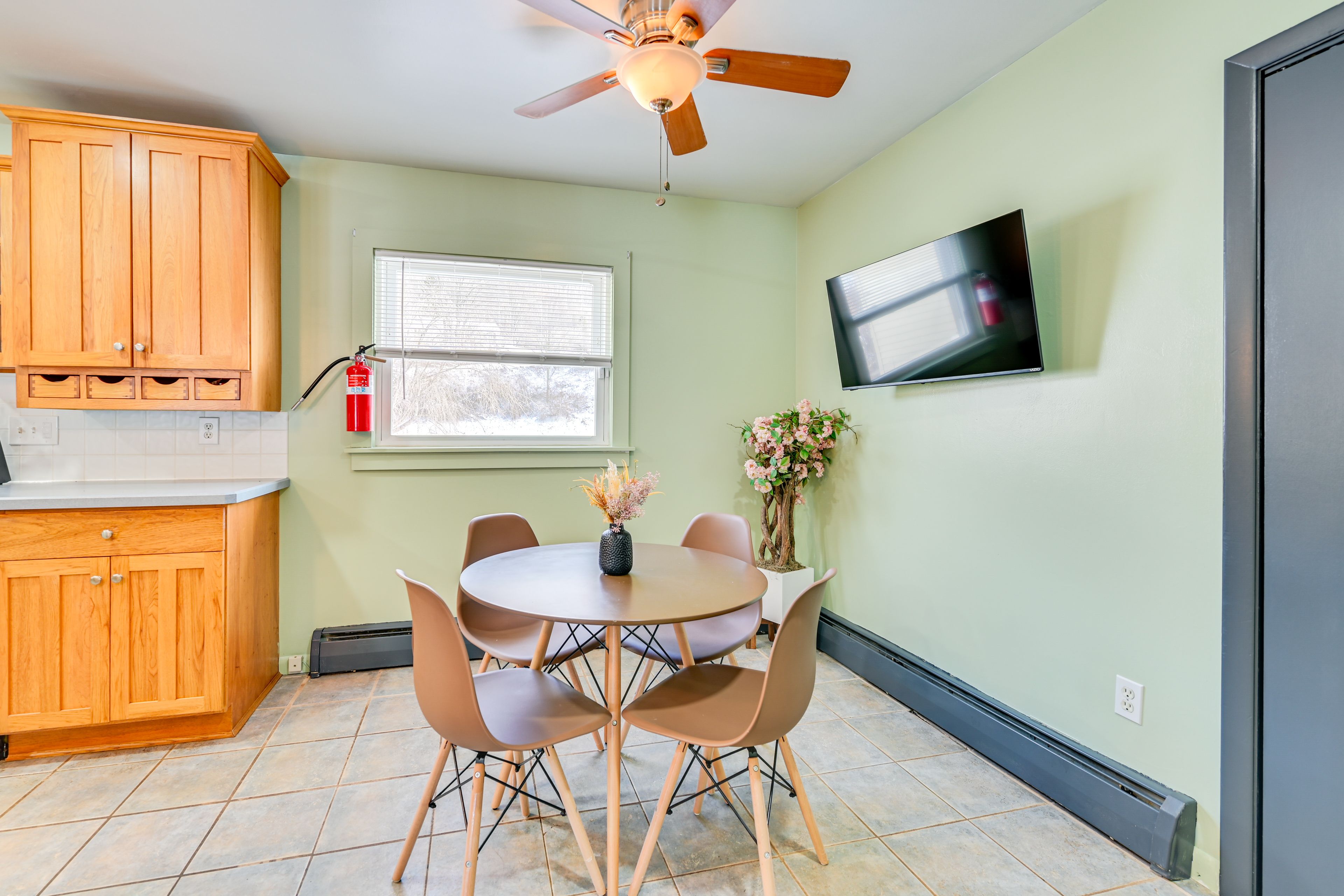 Dining Area | 1st Floor | Smart TV
