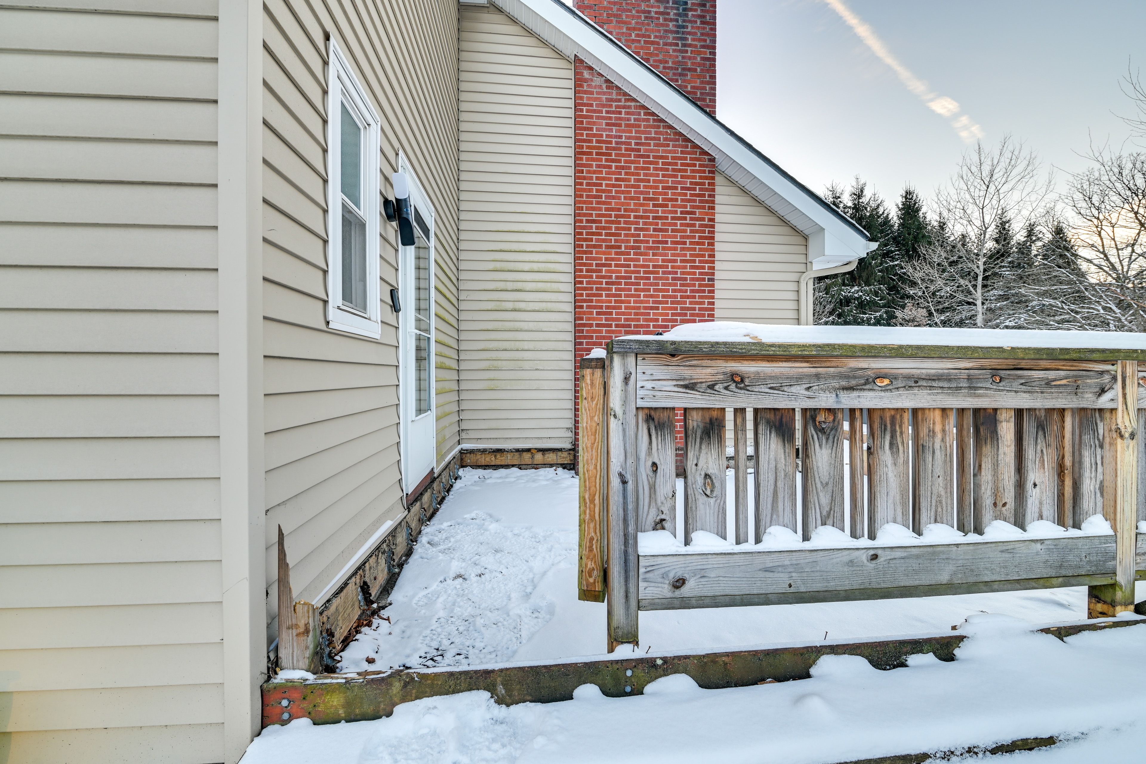 Front Porch/Property Entrance