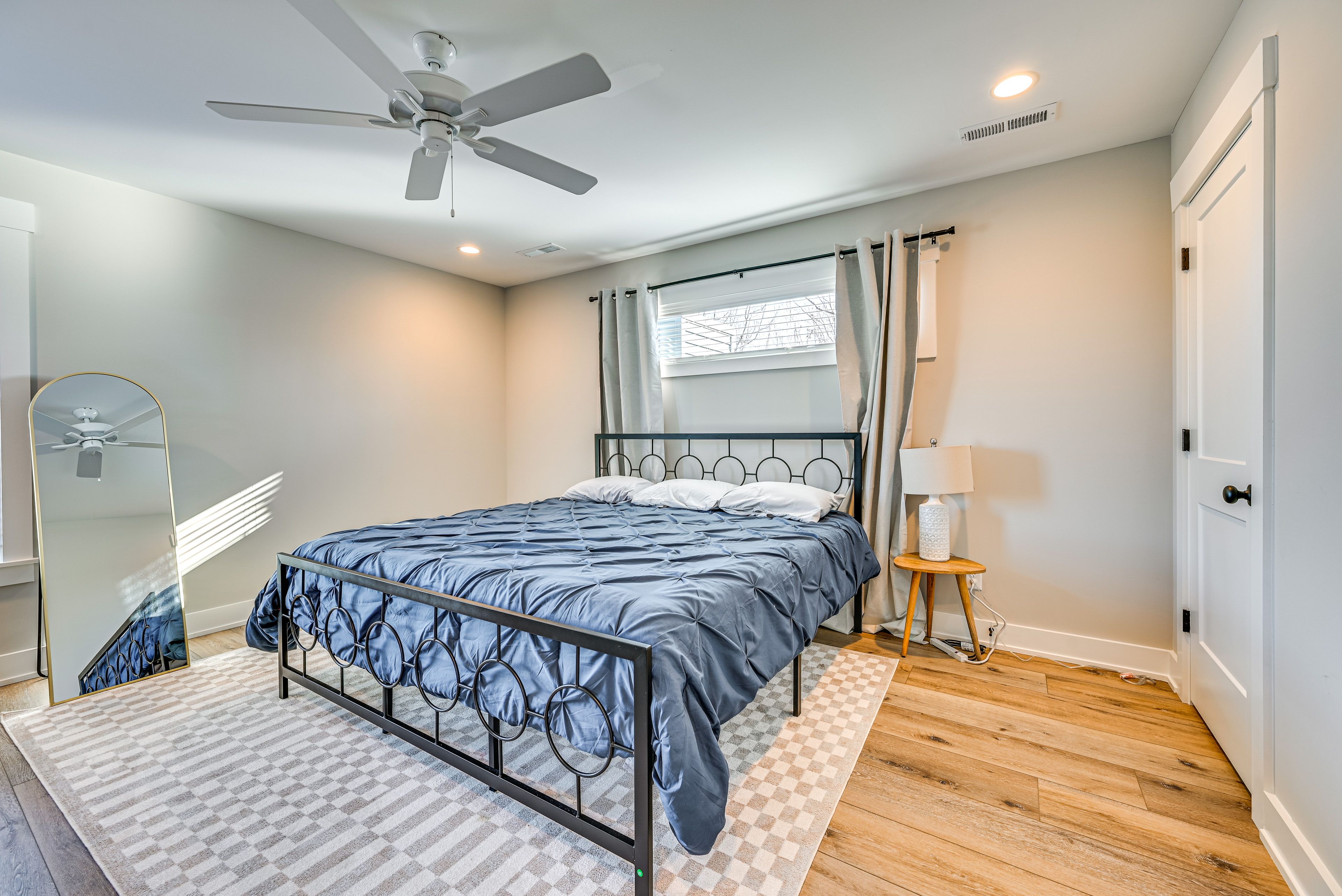 Bedroom 2 | 1st Floor | King Bed | Smart TV