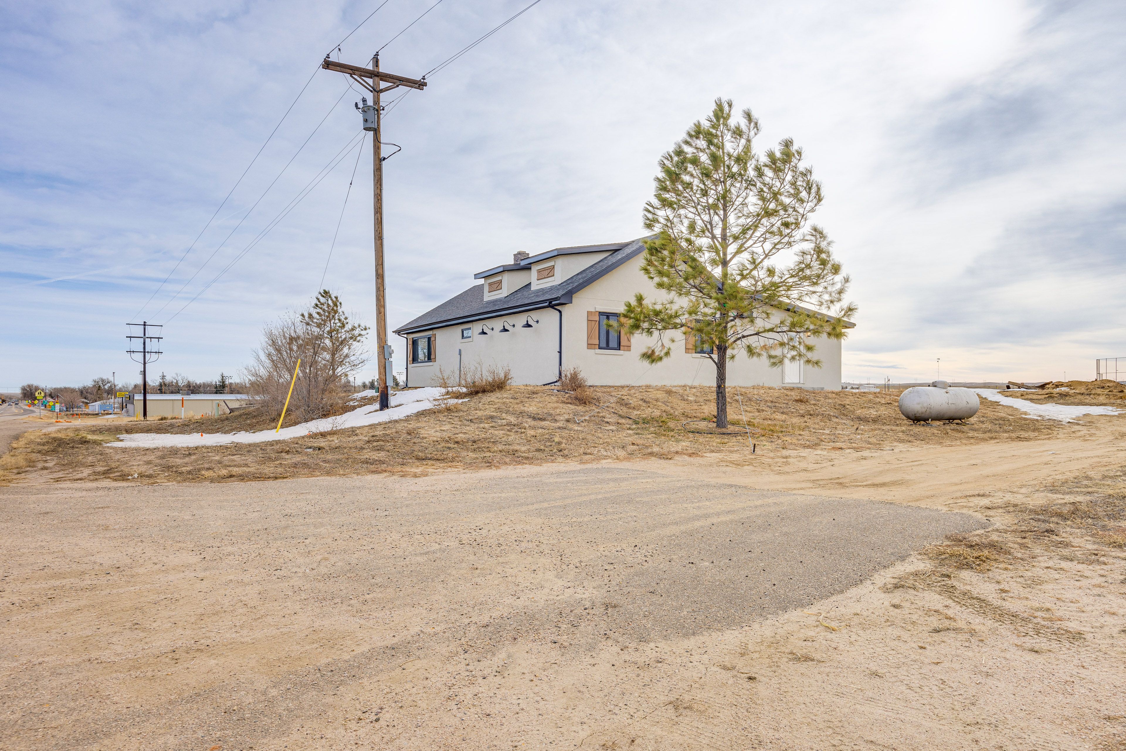 Parking | Dirt Driveway (5 Vehicles)
