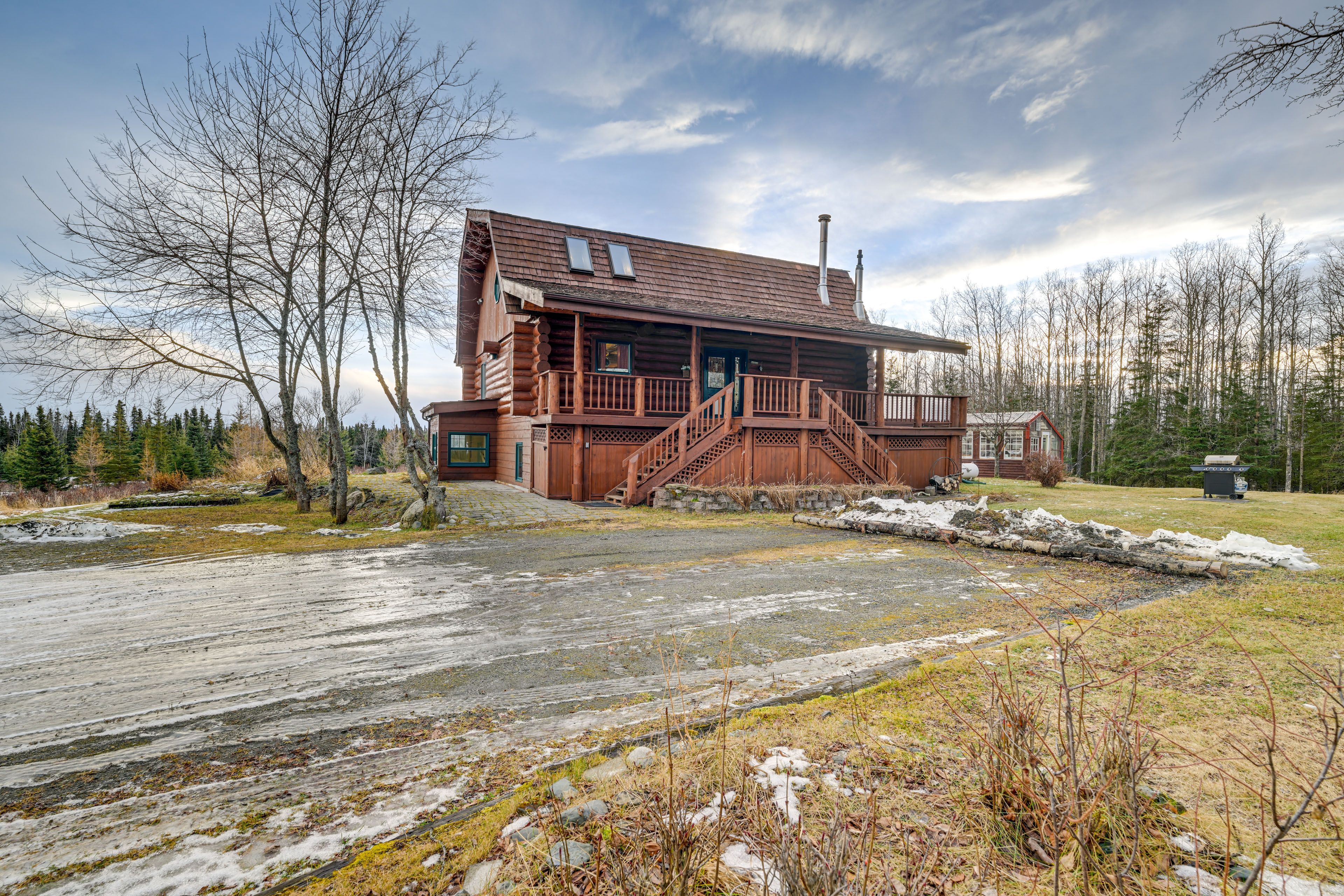 Parking | Driveway (4 Vehicles) | RV/Trailer Parking Allowed On-Site