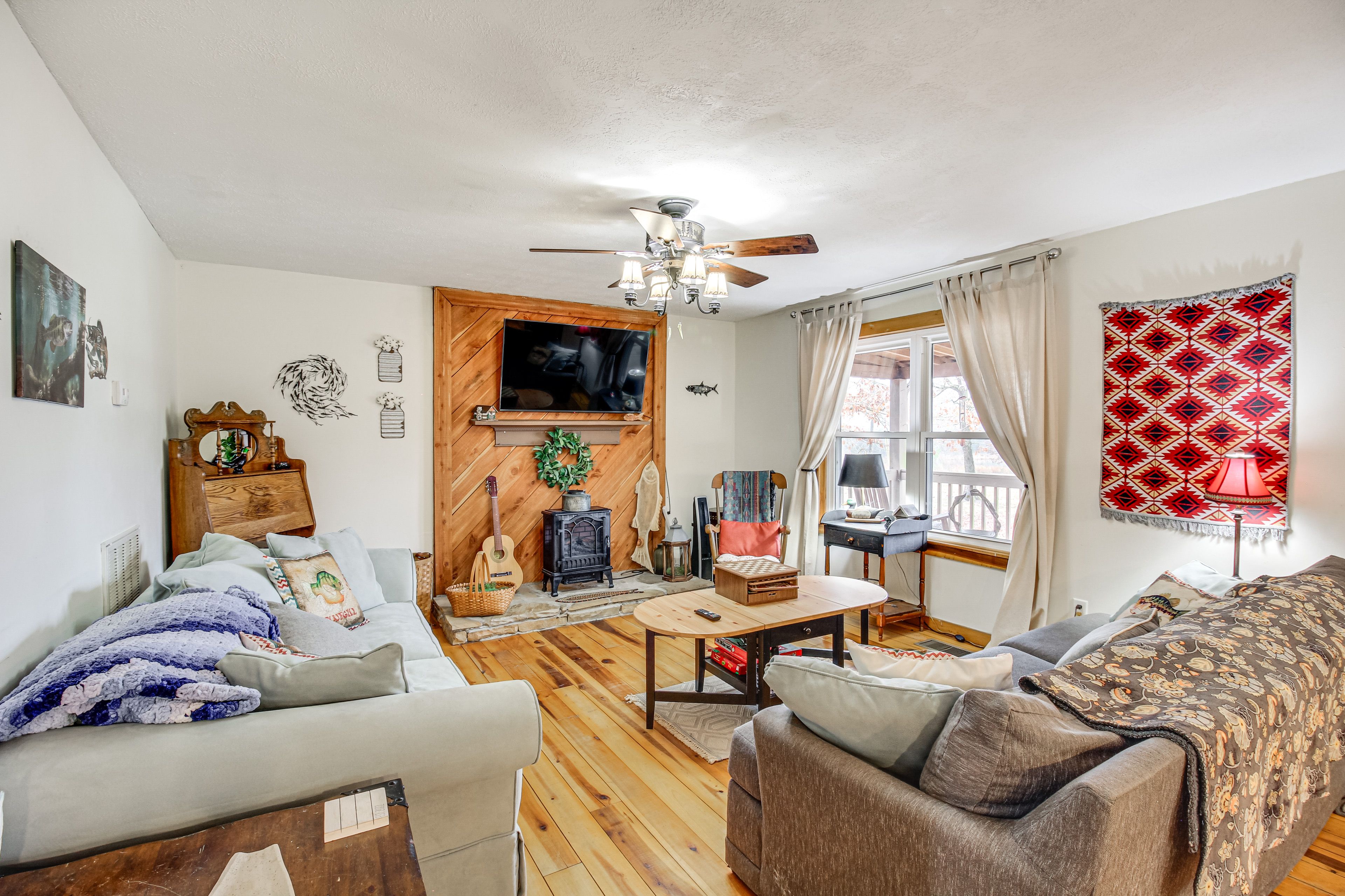 Living Room | Smart TV | Single-Story Cabin