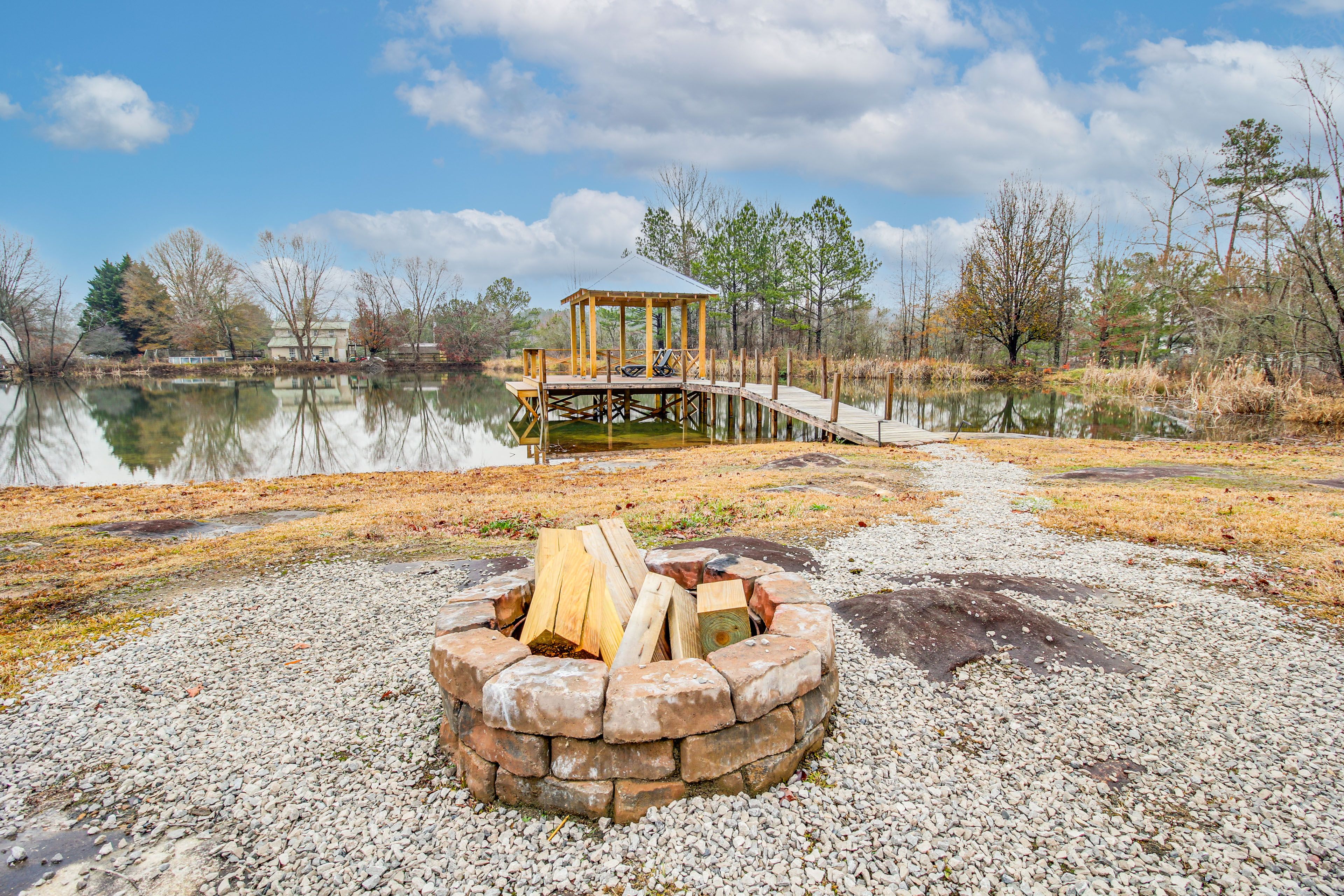 Fort Payne Vacation Rental | 3BR | 1BA | 5 Steps Required | 1,100 Sq Ft