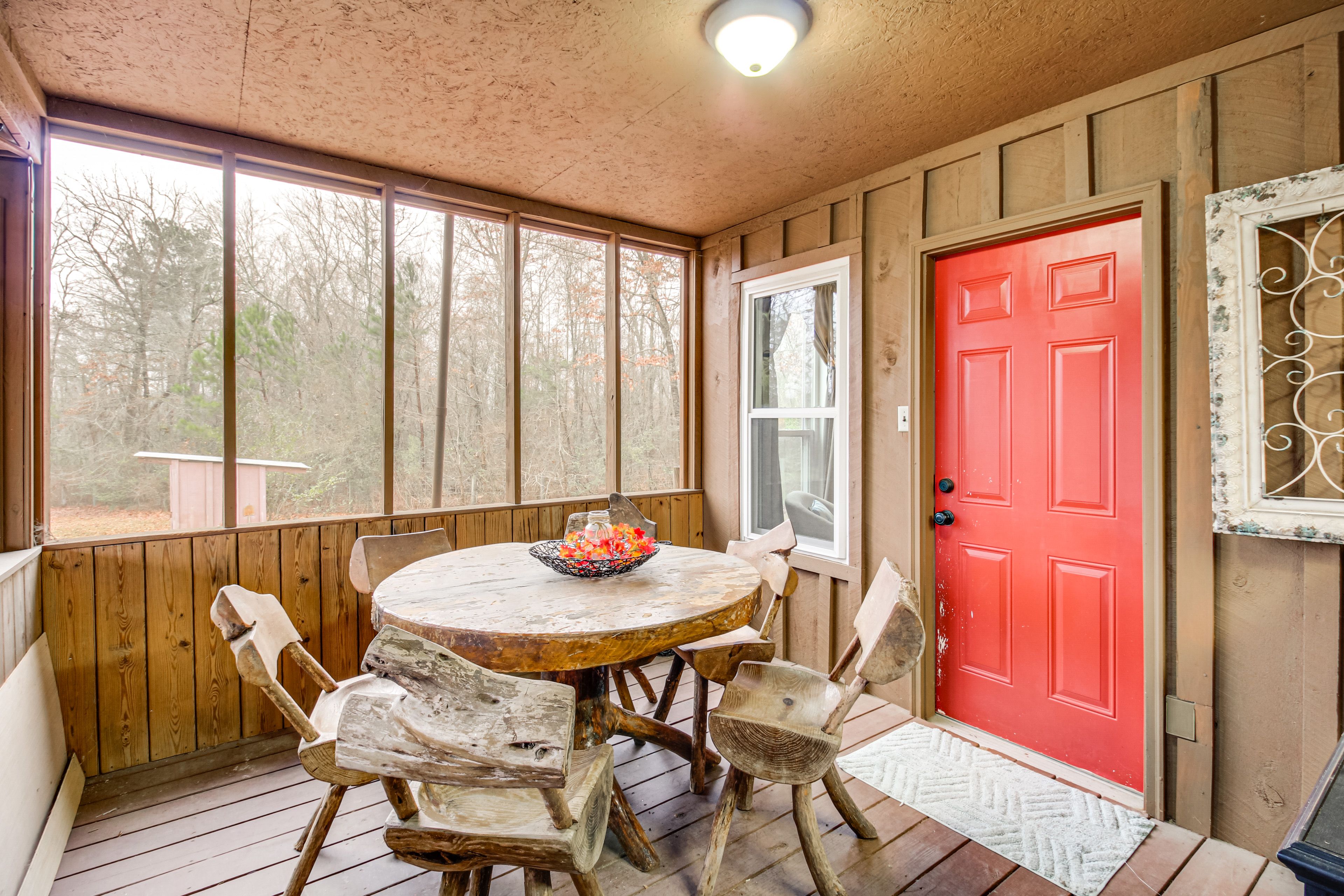 Screened Porch | Outdoor Seating