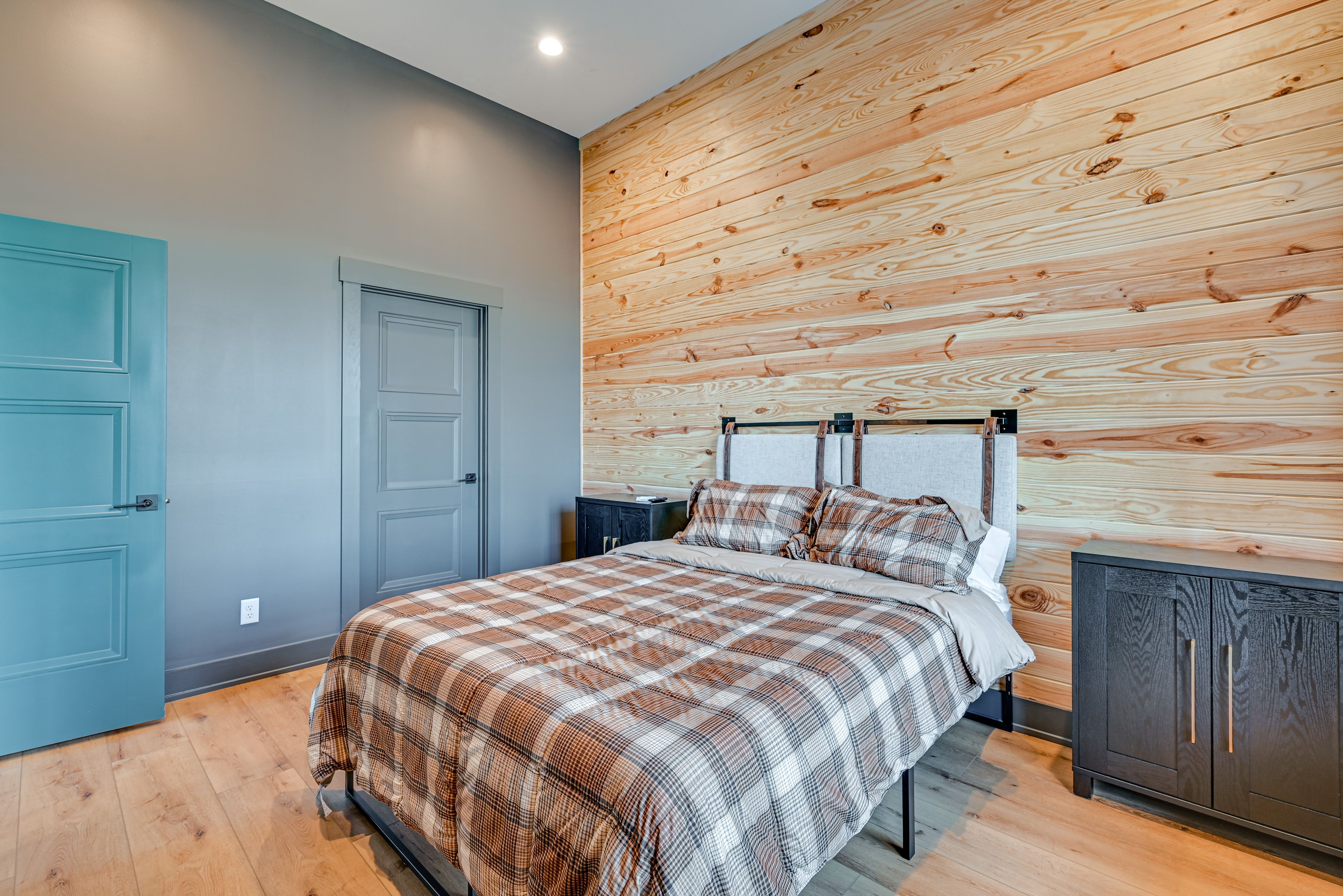 Bedroom 5 | Queen Bed | Smart TV | Lower Level