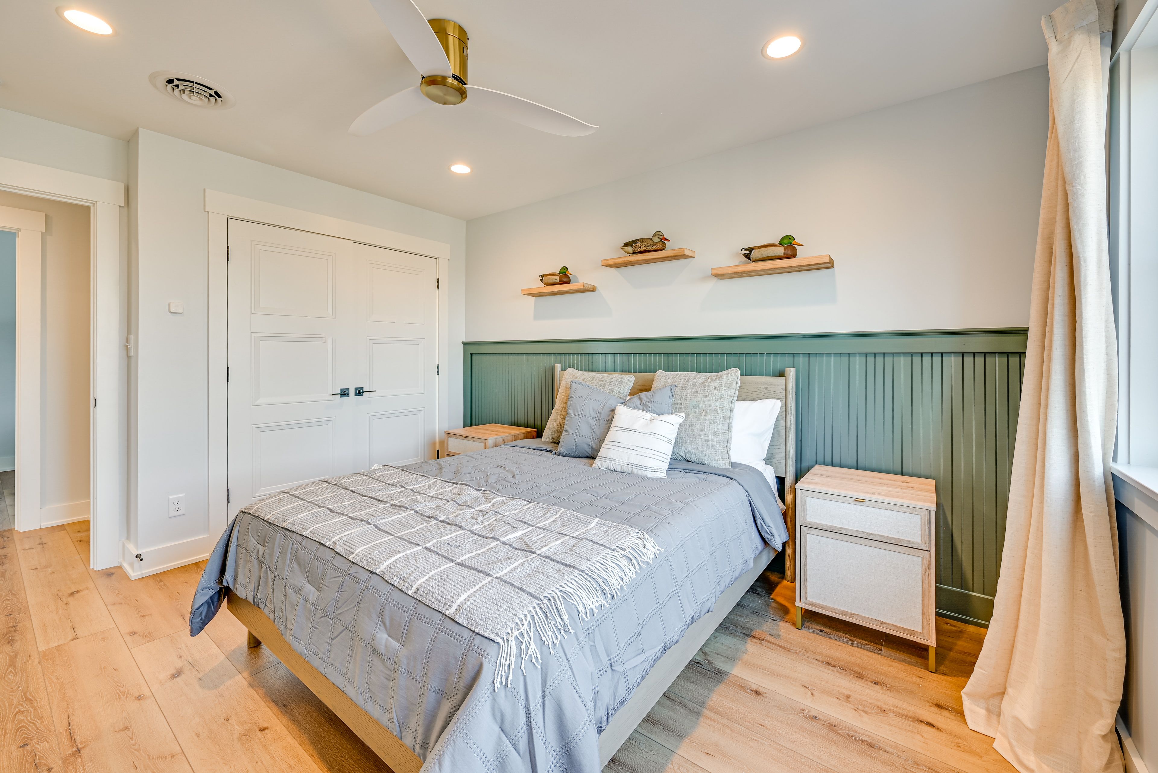 Bedroom 1 | Queen Bed | Smart TV | Upper Level