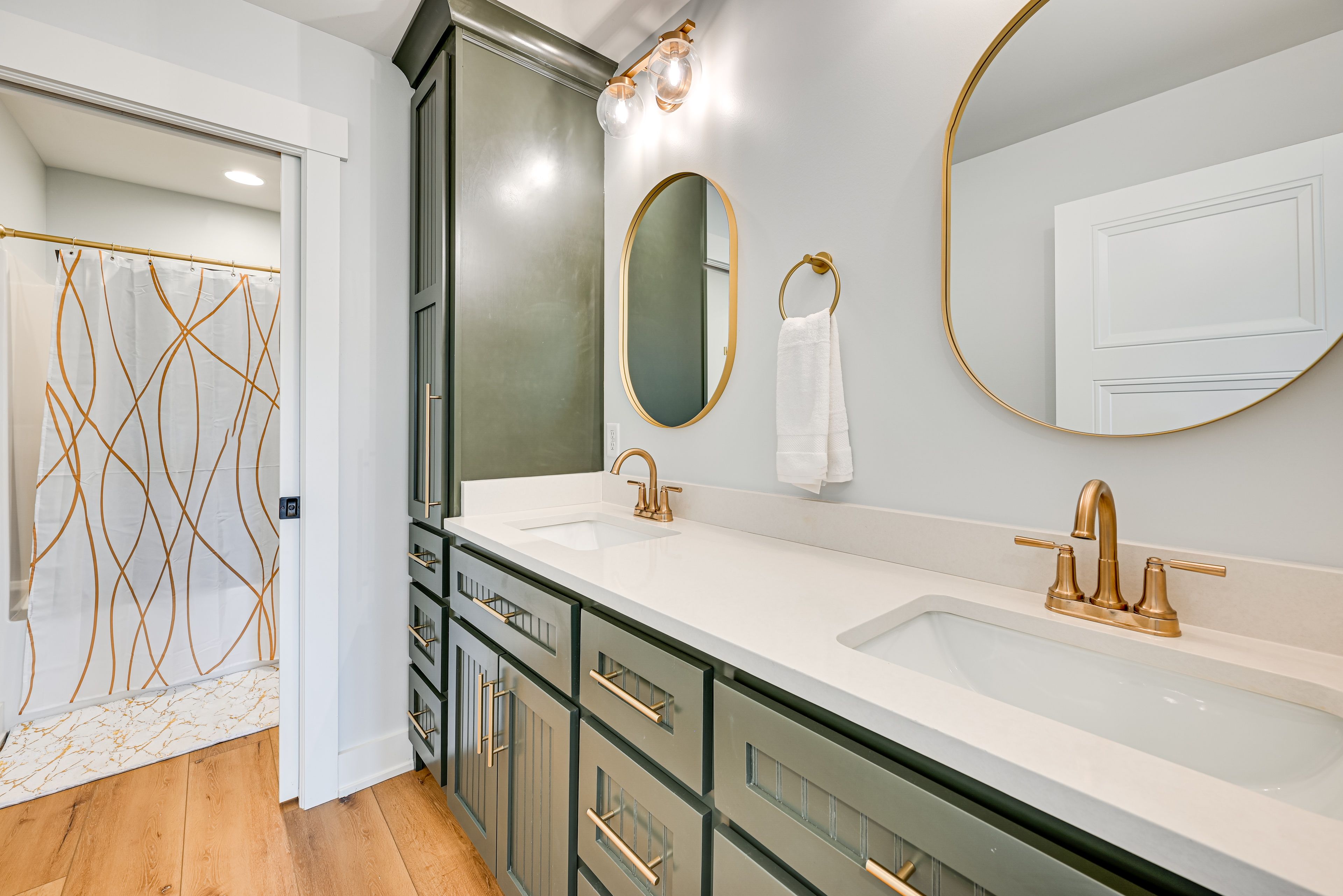 Full Bathroom | Upper Level