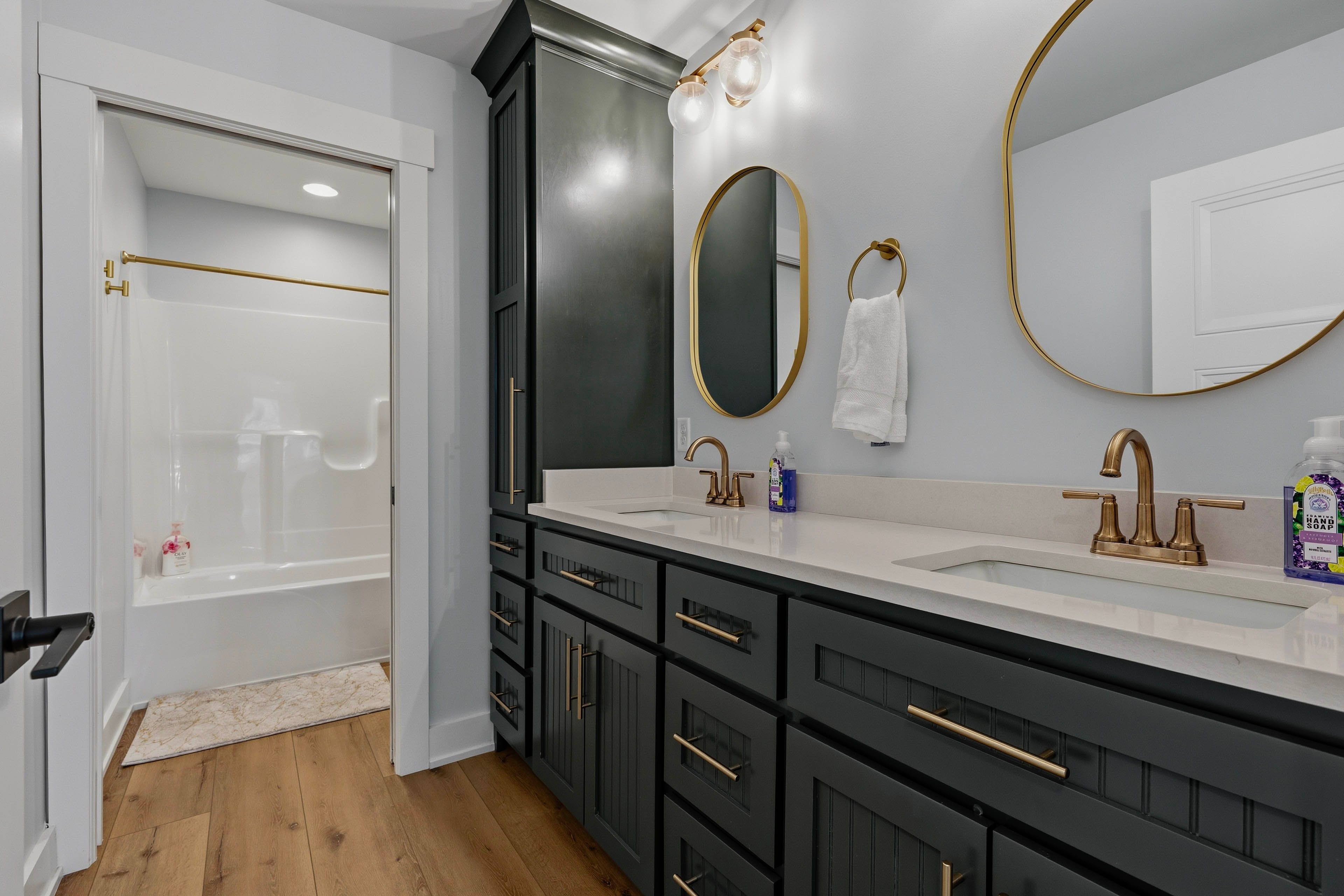 Full Bathroom | 2nd Floor
