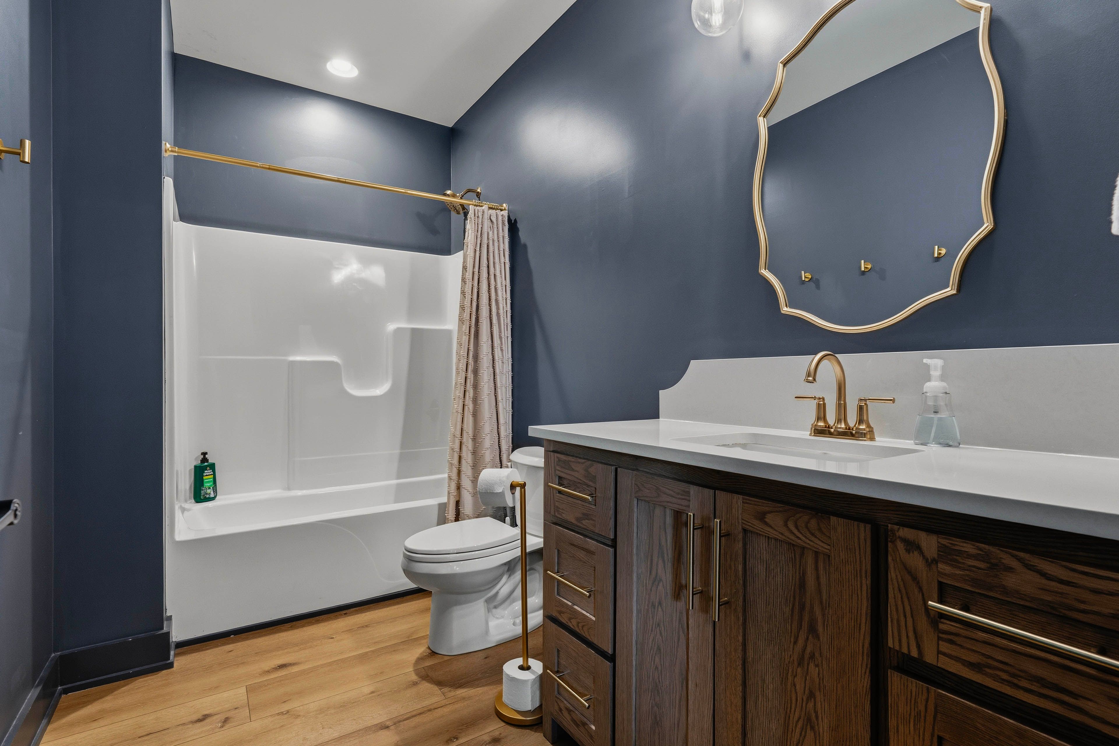 Full Bathroom | 2nd Floor