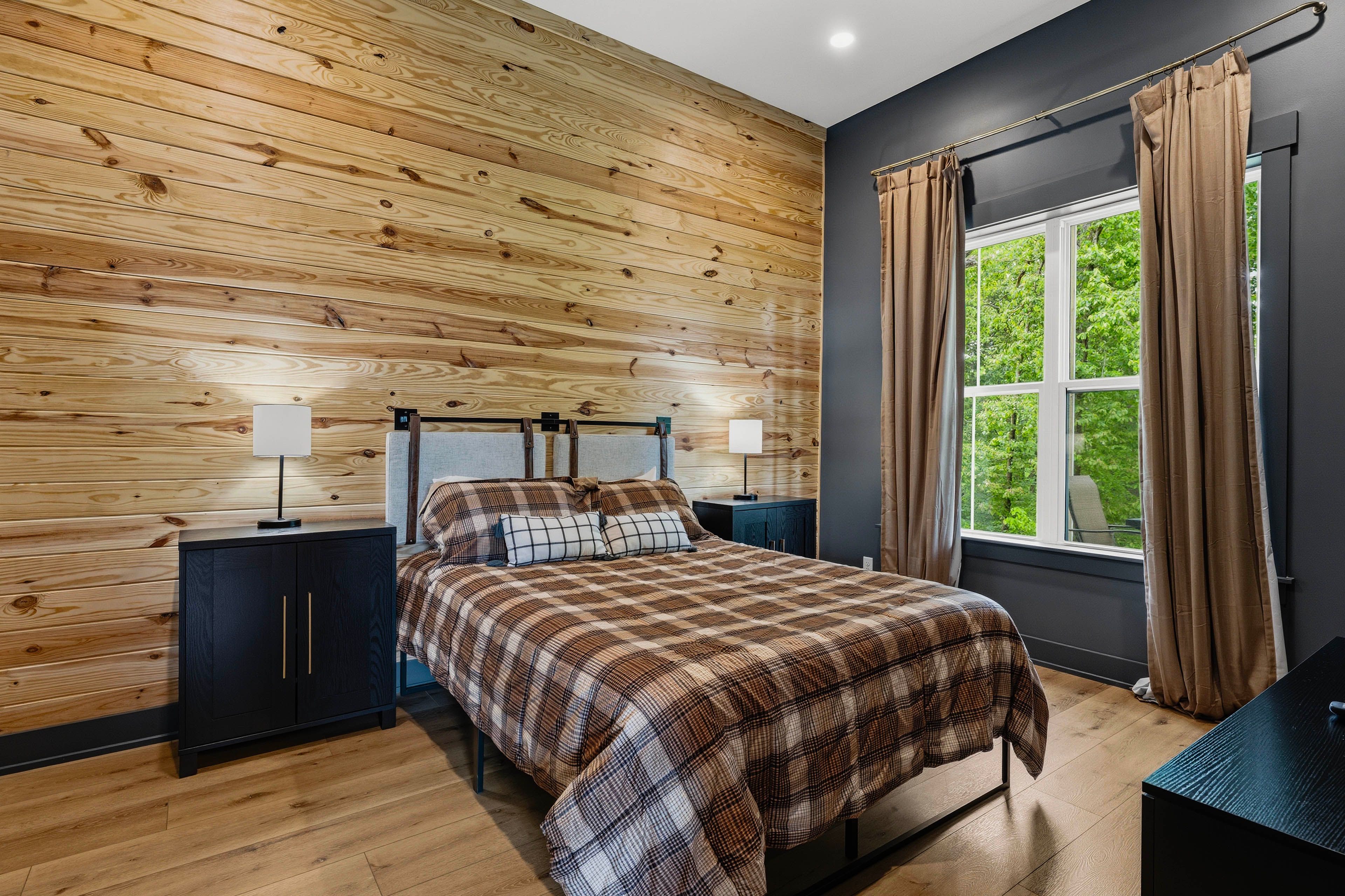 Bedroom 5 | Queen Bed | 1st Floor