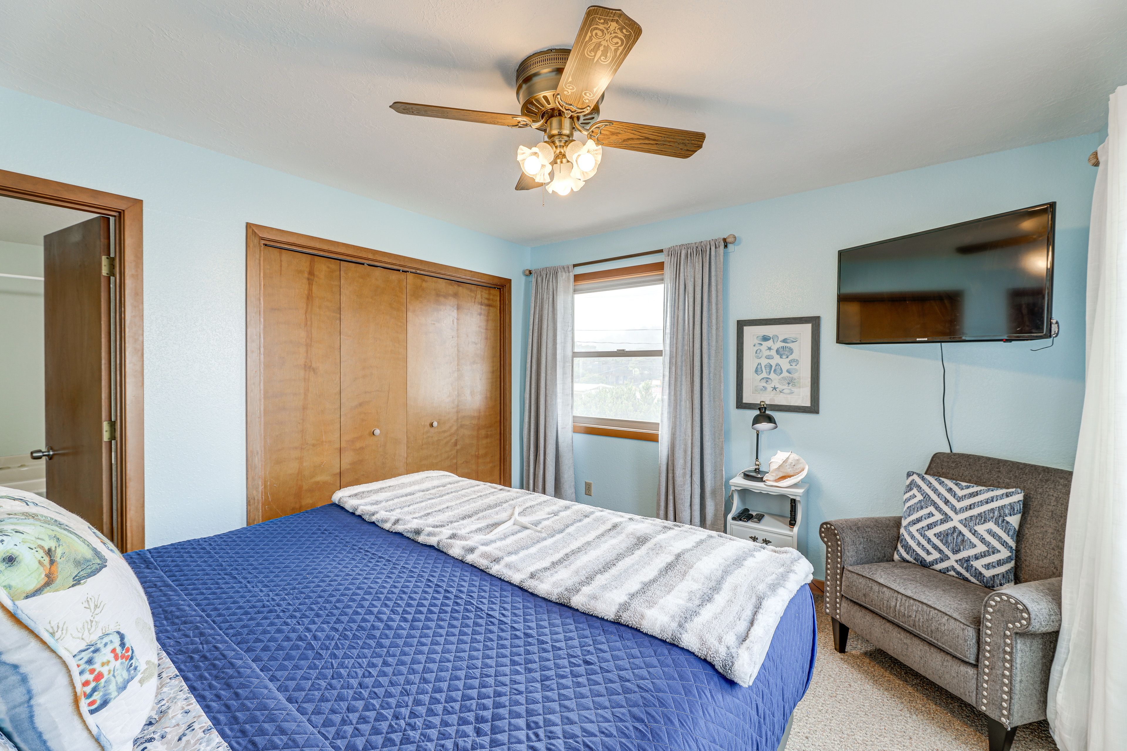 Bedroom 1 | 2nd Floor | King Bed | Linens Provided | En-Suite Bathroom