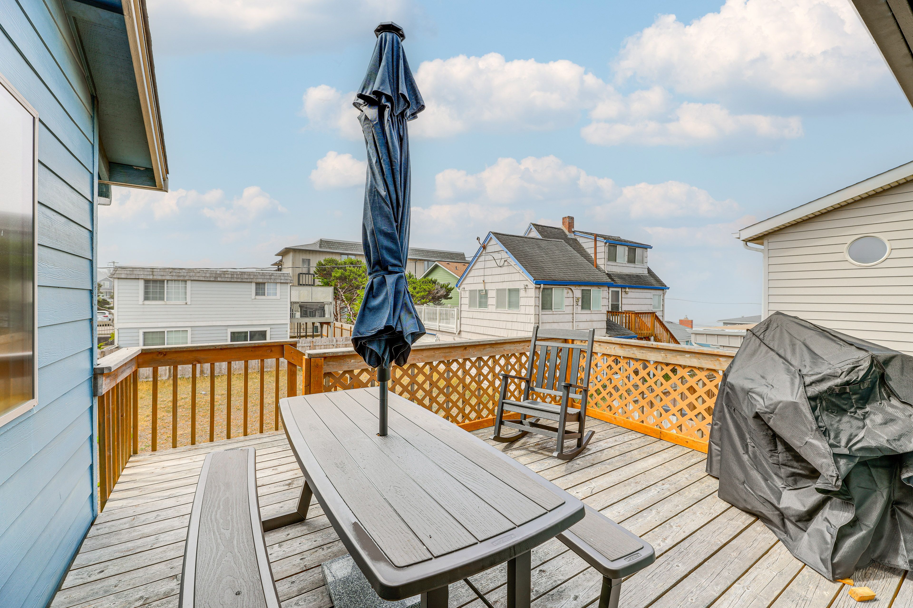 Deck | Charcoal Grill | Outdoor Dining Area
