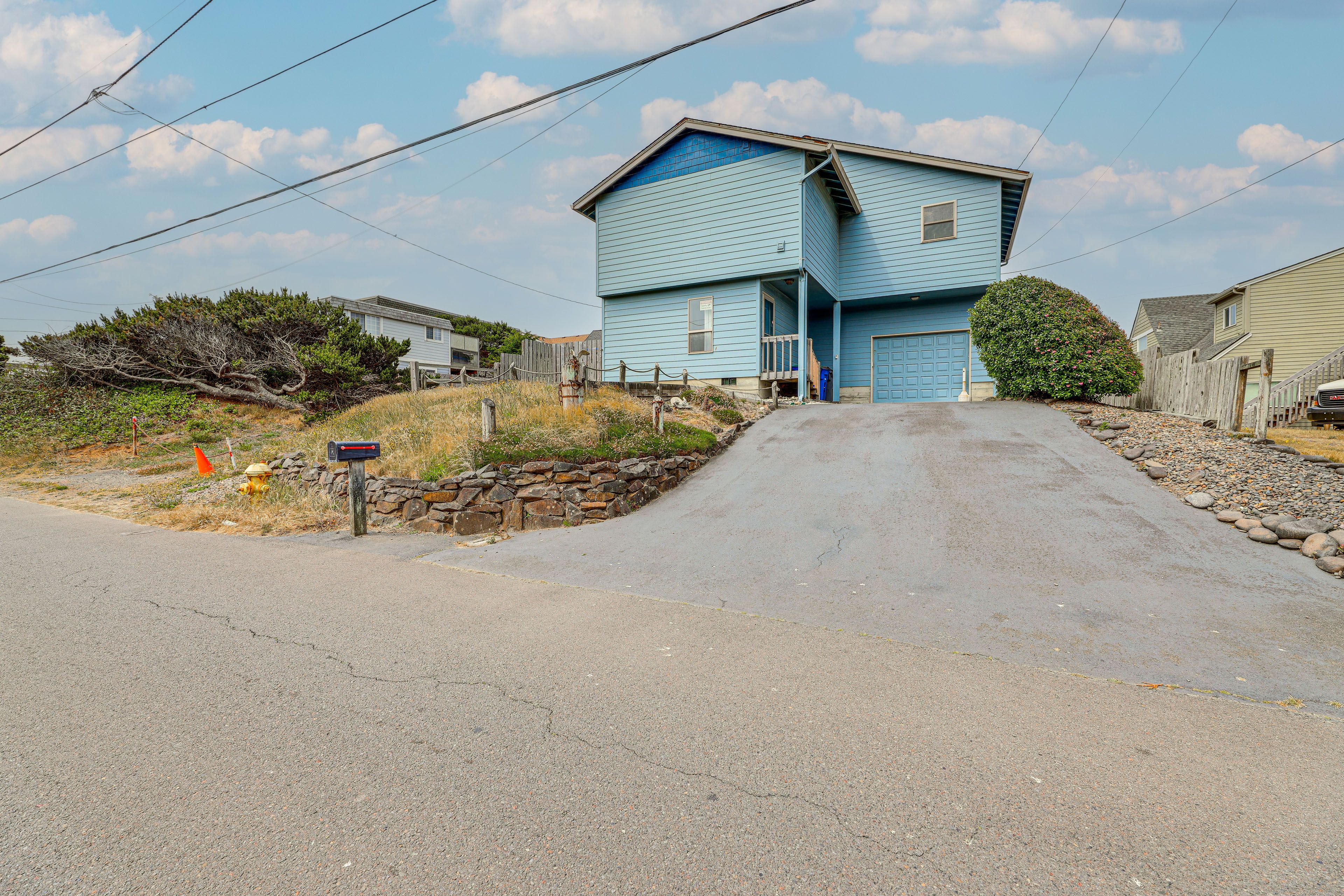 Exterior | Parking | Driveway (3 Vehicles)