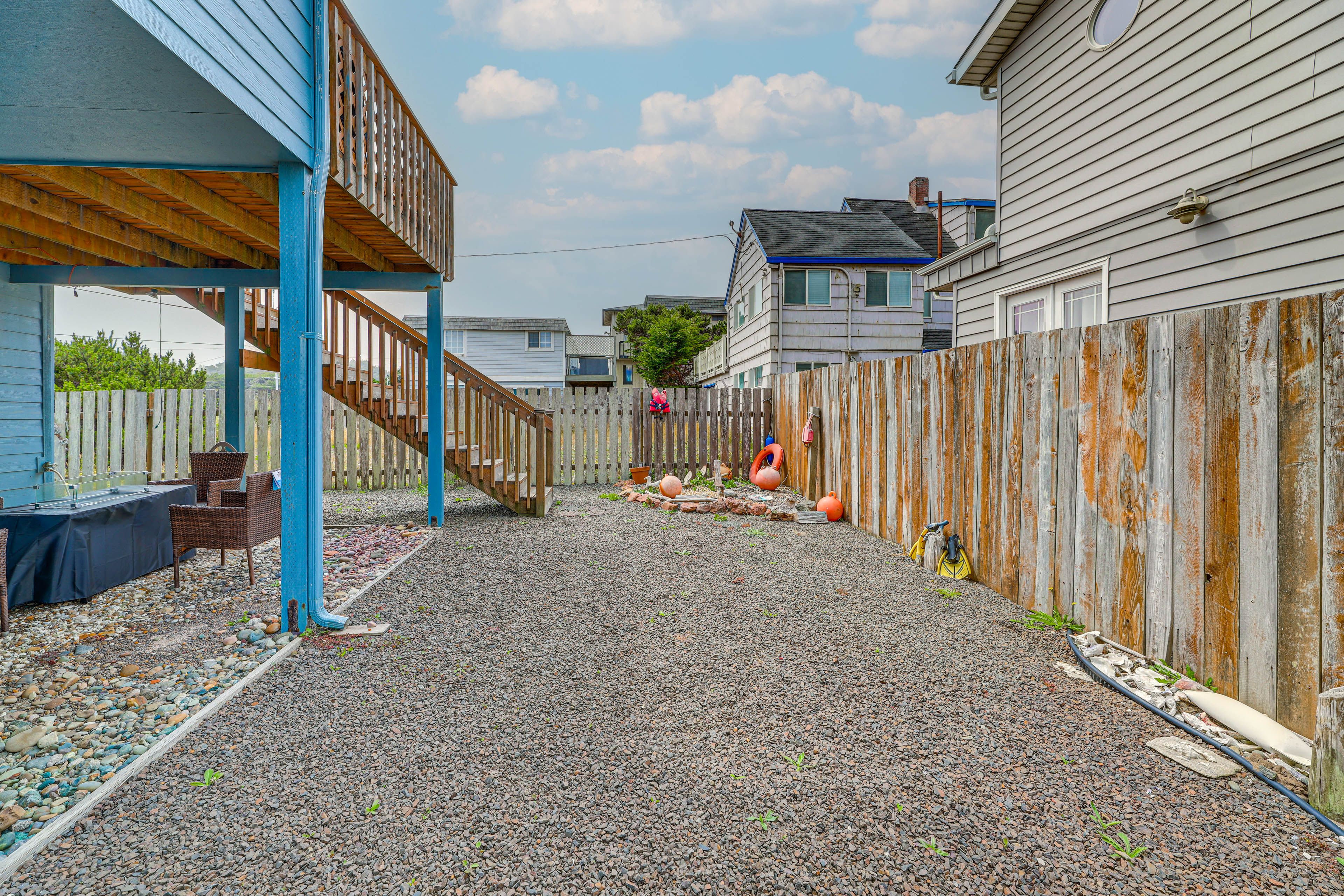 Fenced Yard | Gas Fire Pit Table