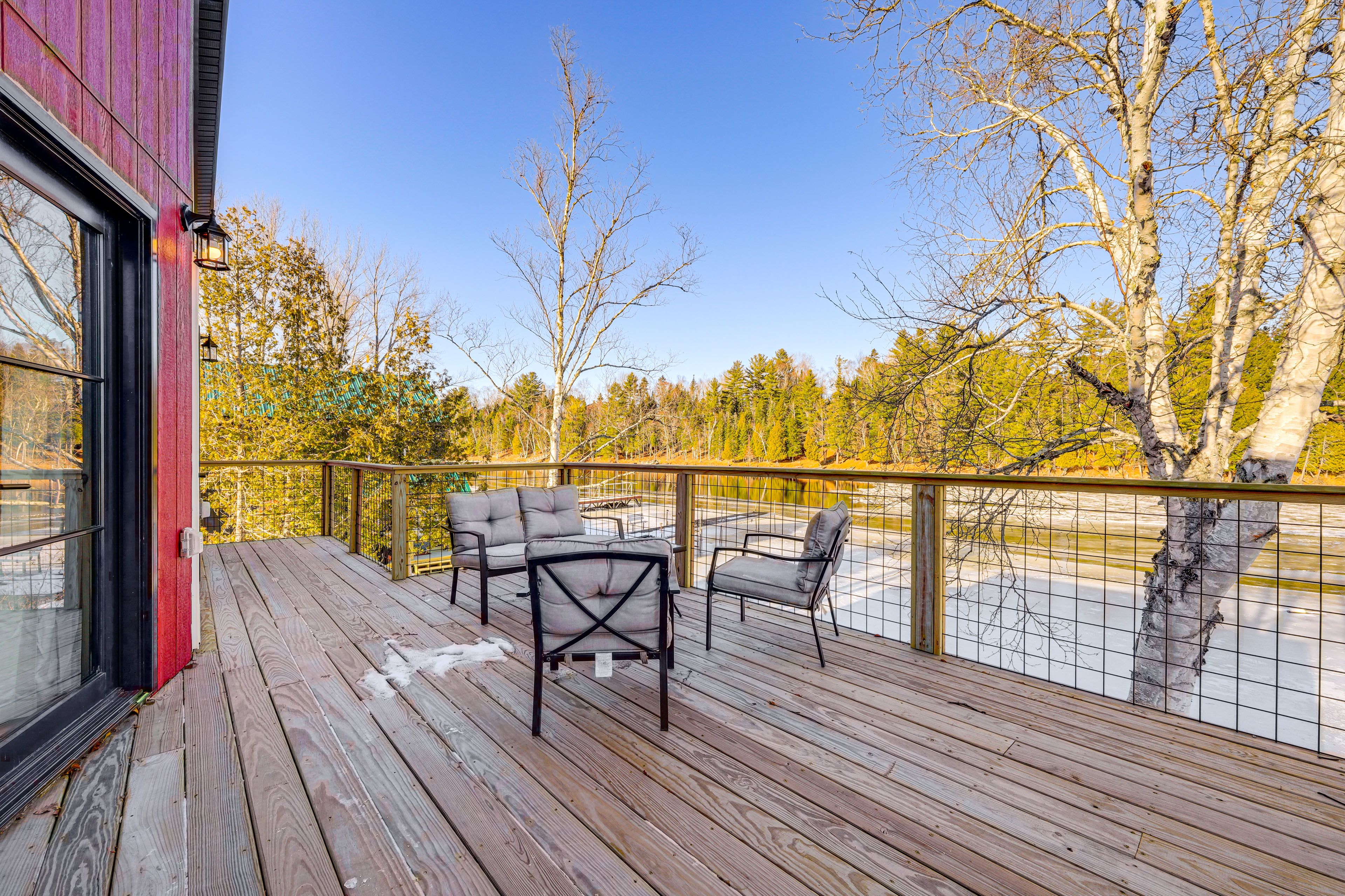 Furnished Lakefront Deck